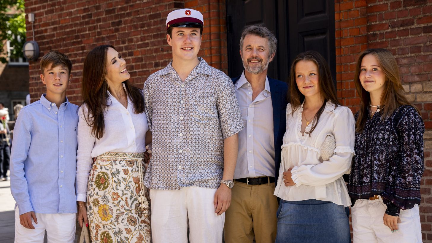 Deense royals apetrots: kroonprins Christian neemt afscheid van middelbare school