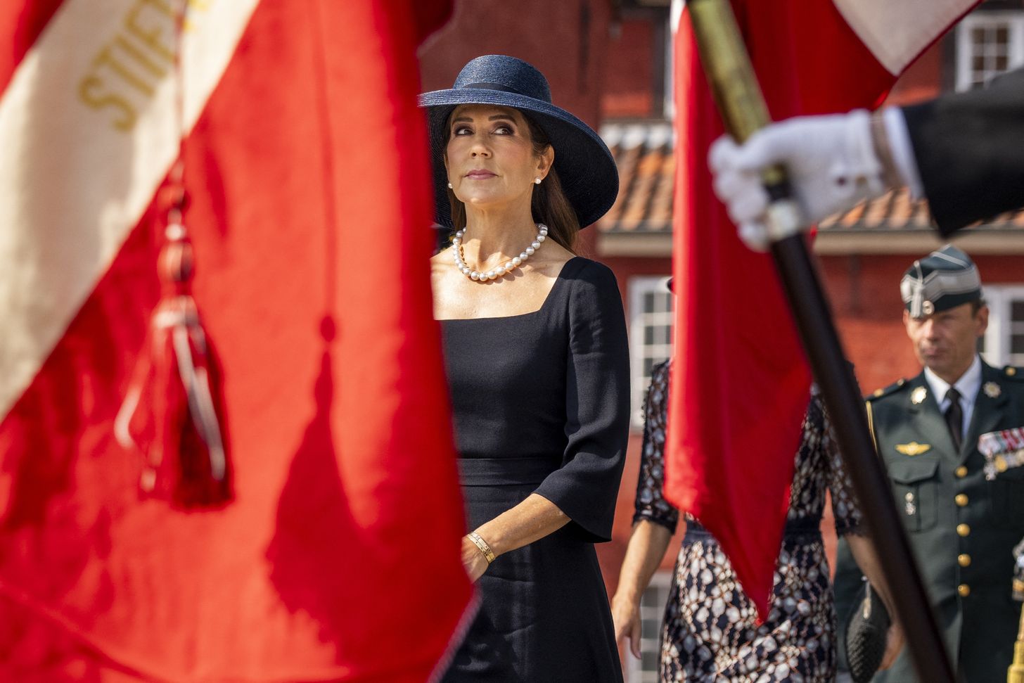 Koningin Mary leent jurk uit aan haar persoonlijk adviseur