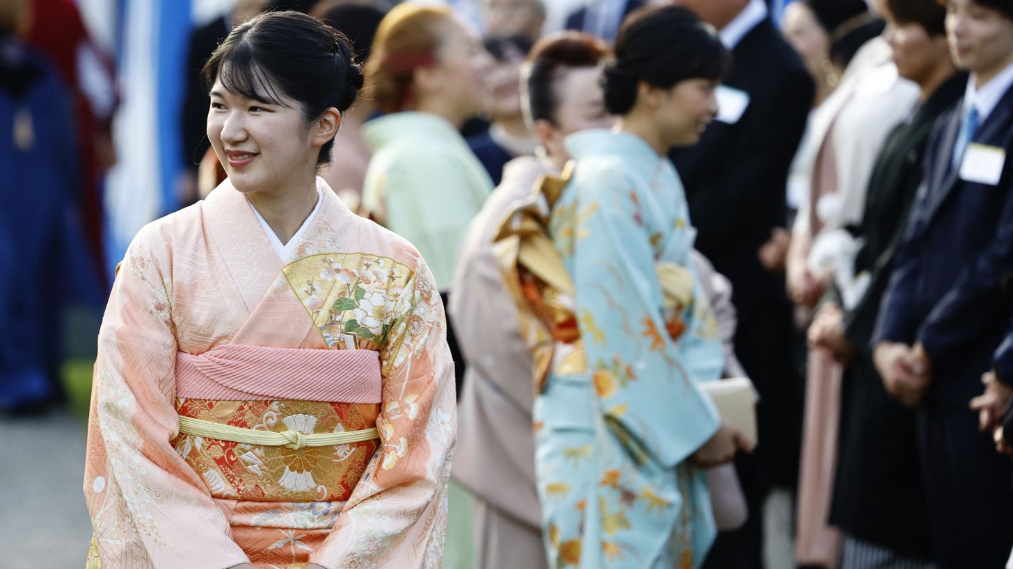 Japanse keizerlijke familie organiseert het jaarlijkse herfsttuinfeest