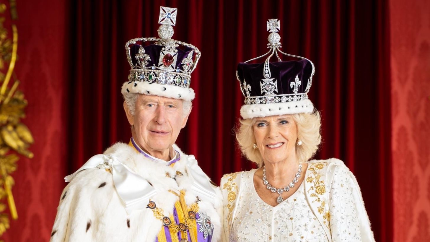 Nieuwe foto's van dankbare koning Charles en koningin Camilla