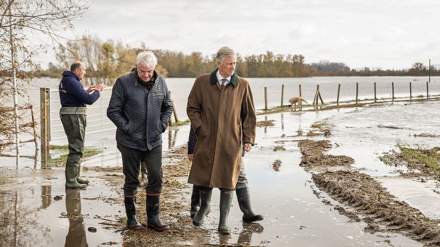 Koning Filip bezoekt gebieden met wateroverlast in België
