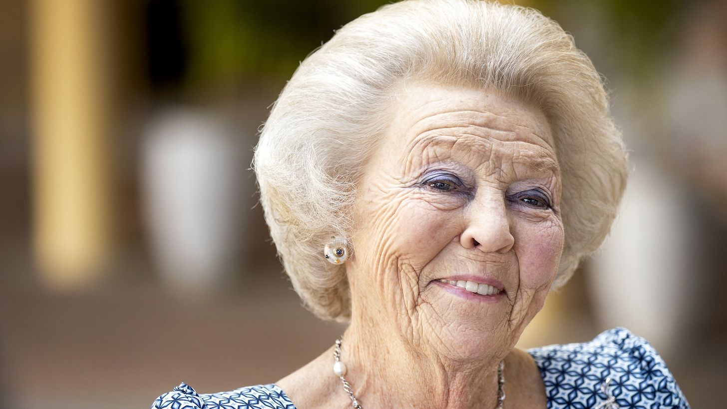 Prinses Beatrix viert 111-jarig jubileumfeest in Woudrichem
