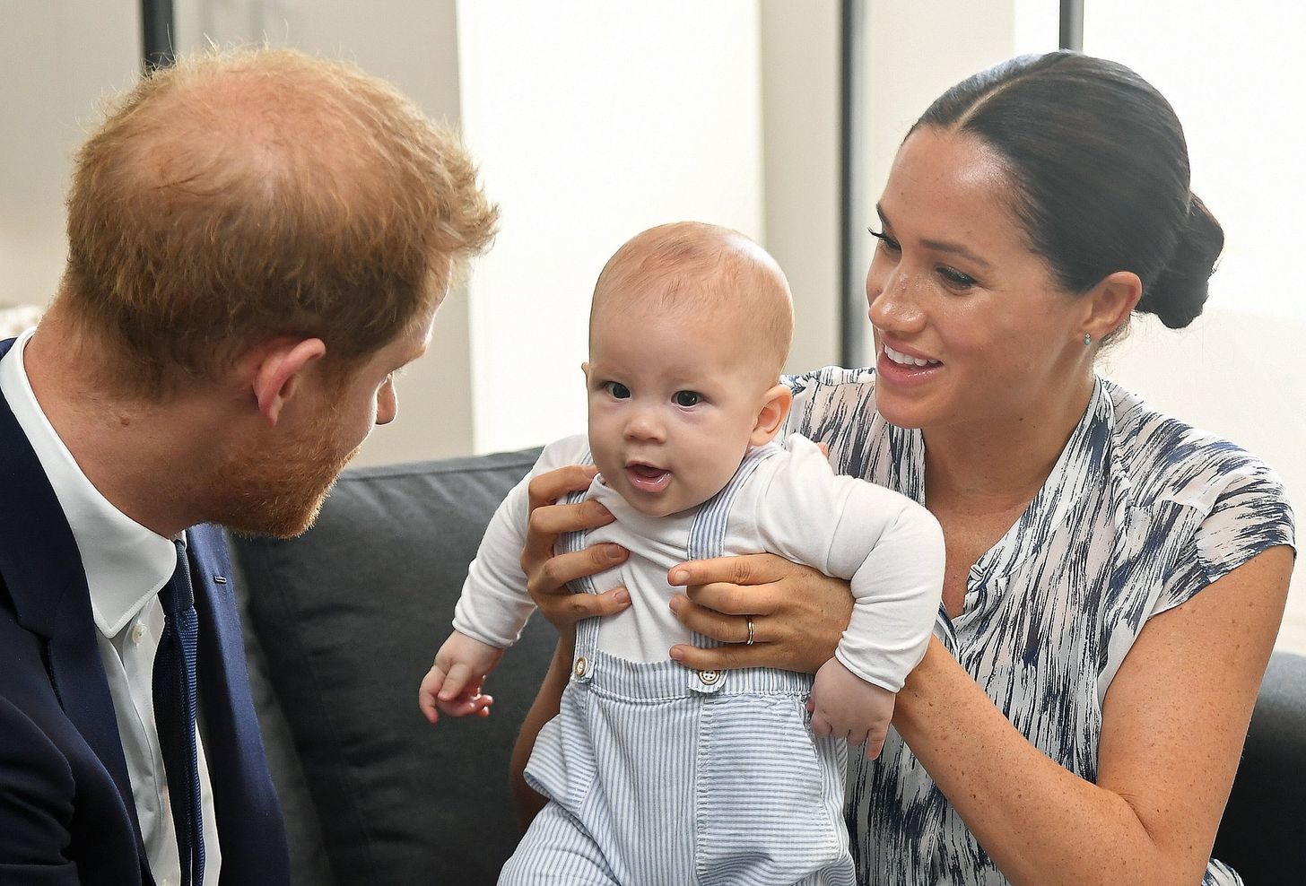 'Huidskleur baby Archie onderwerp van gesprek in paleis'