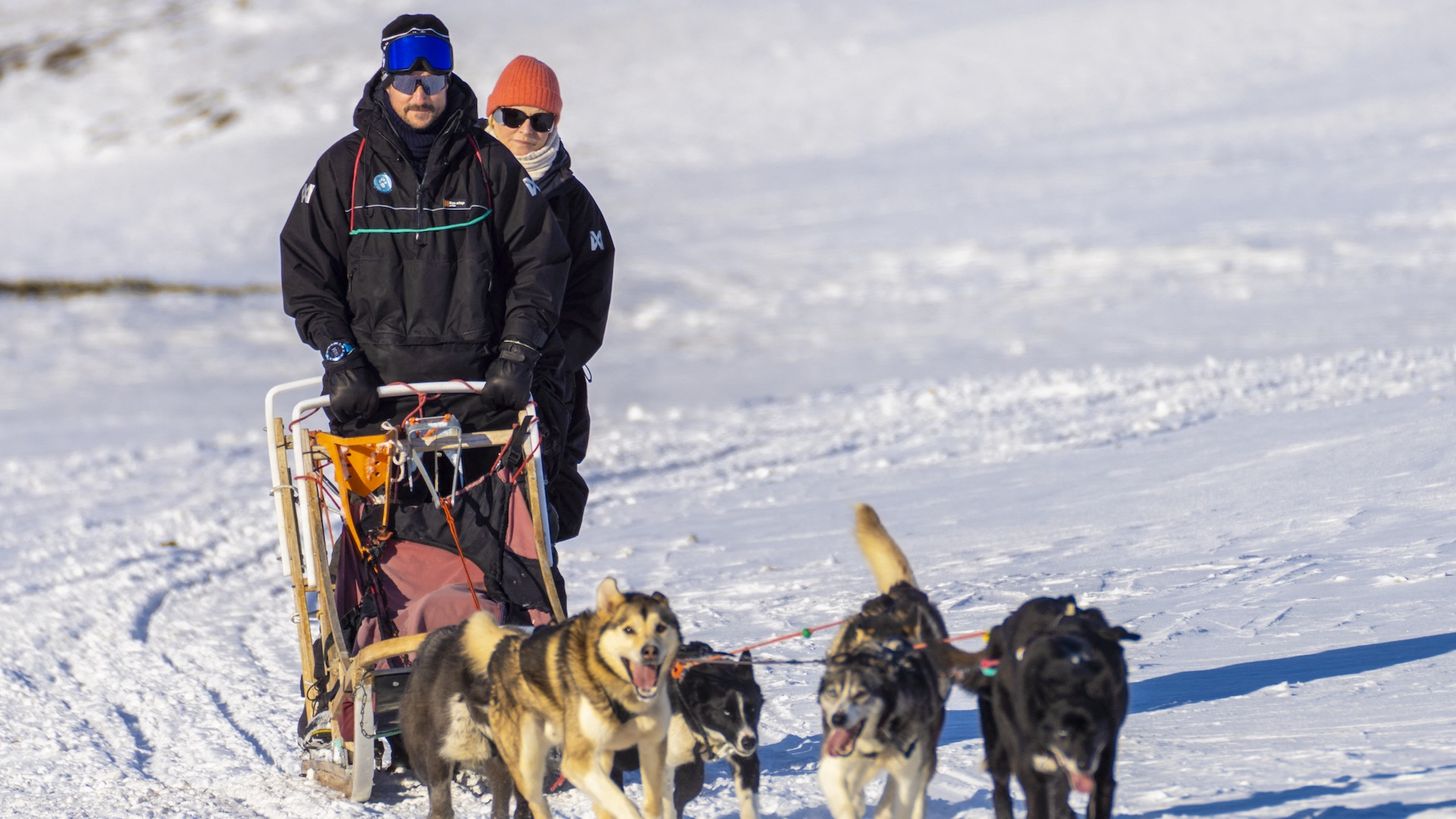 Kijk: Haakon en Mette-Marit vertoeven op Spitsbergen