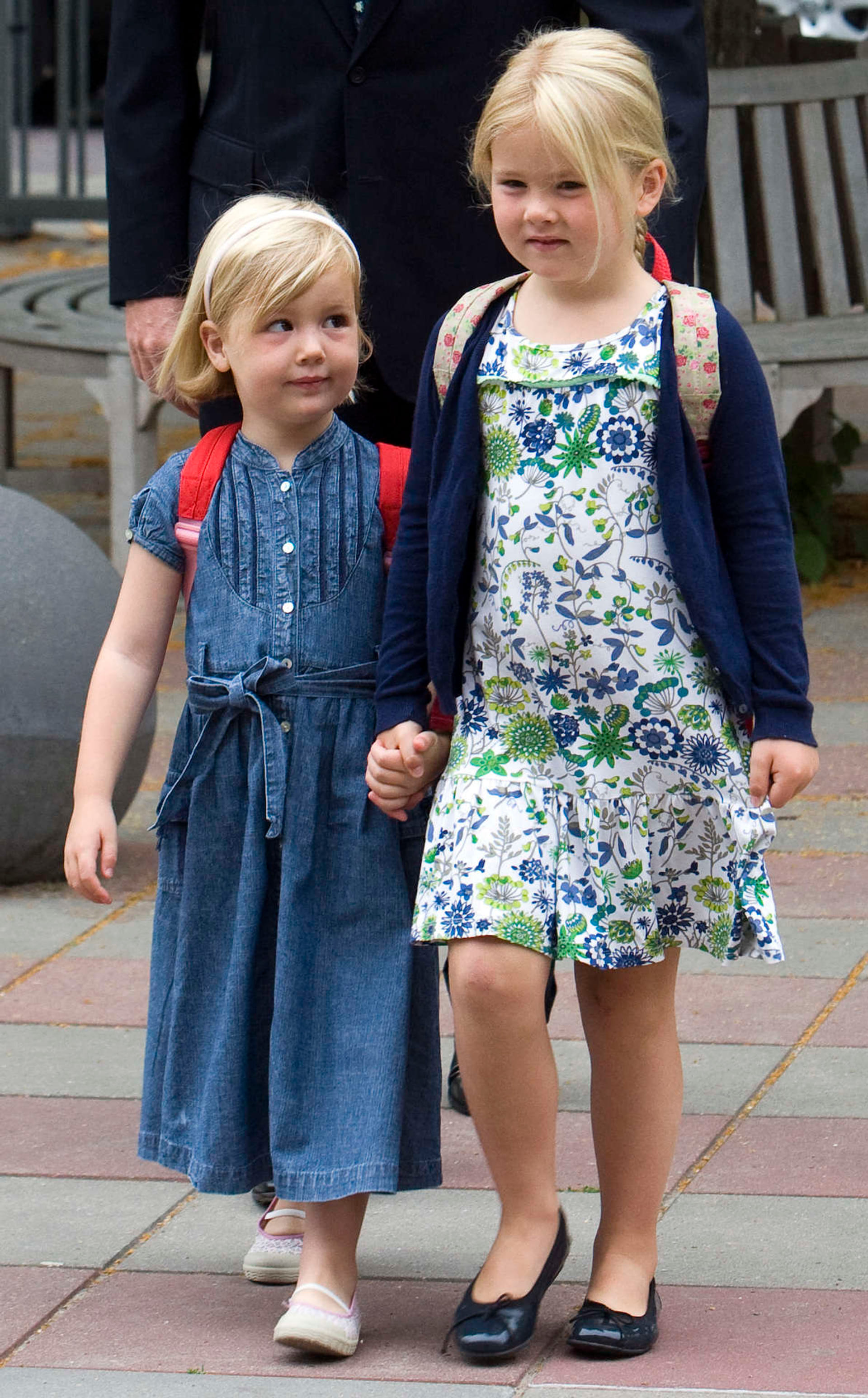 Amalia-Alexia-school.jpg
