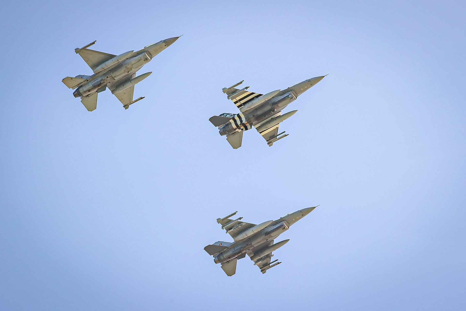 f16_s.jpg