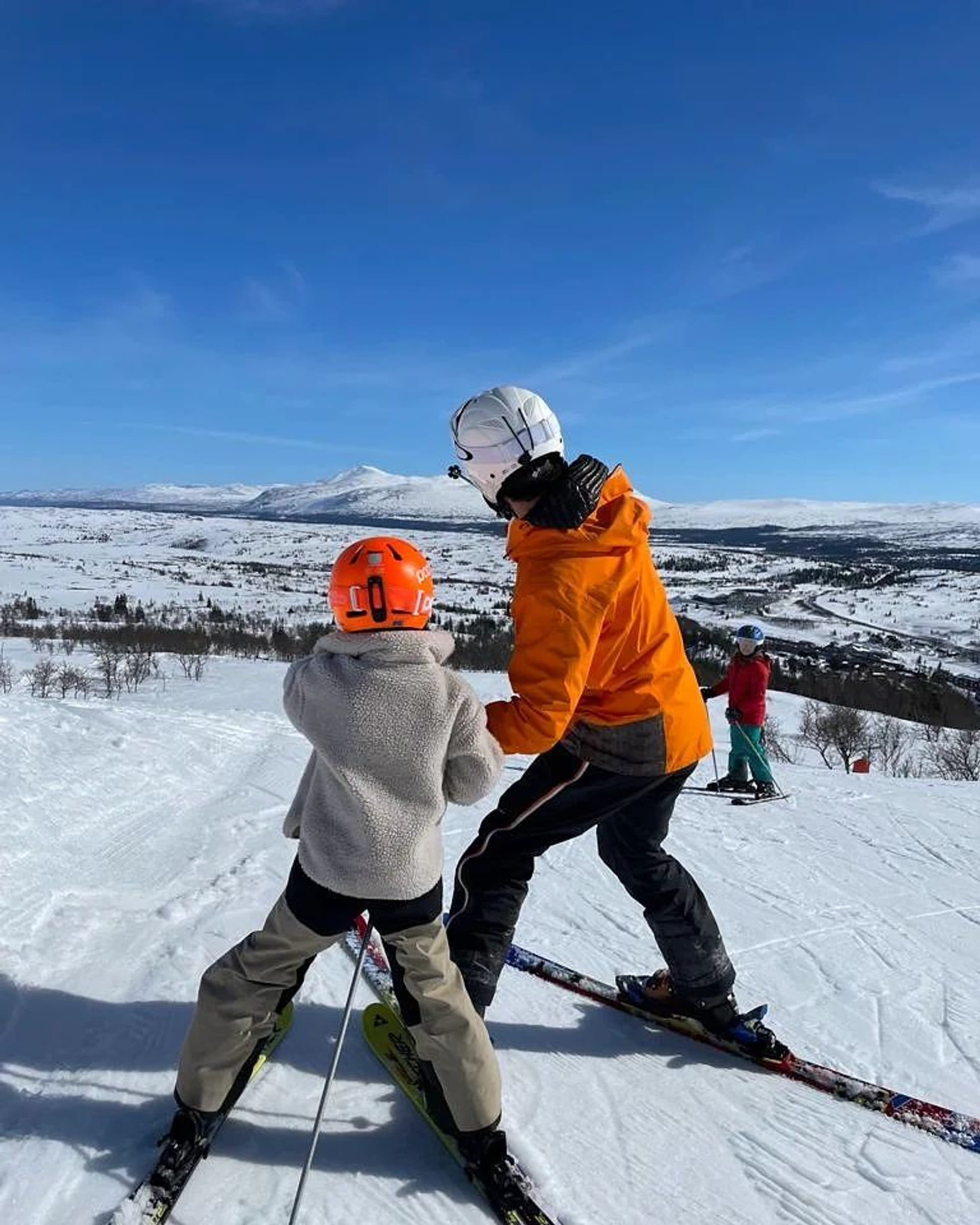 Prins_Carl_Philip_en_zoontje_skien
