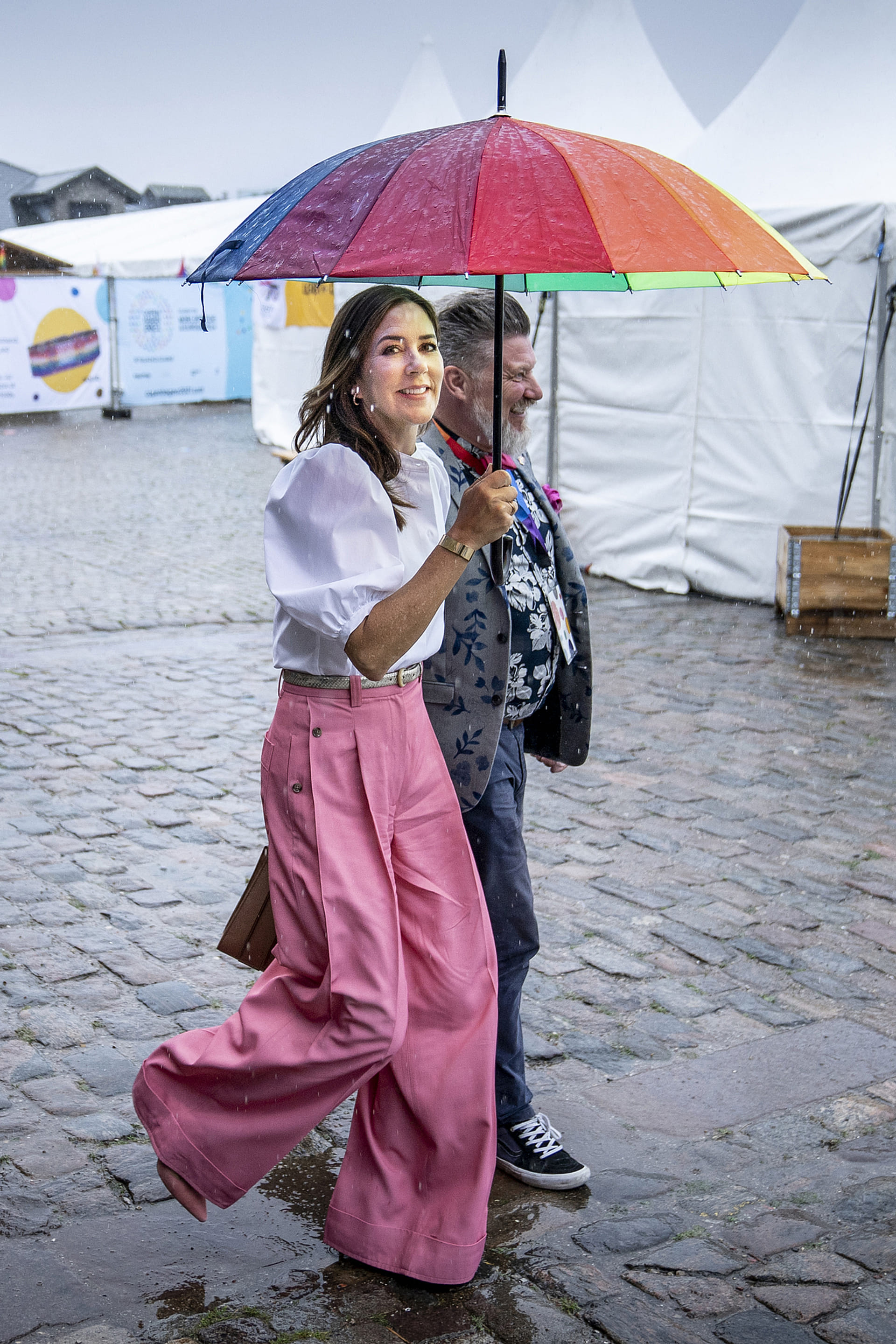 Kroonprinses_Mary_regenboog_paraplu.jpg