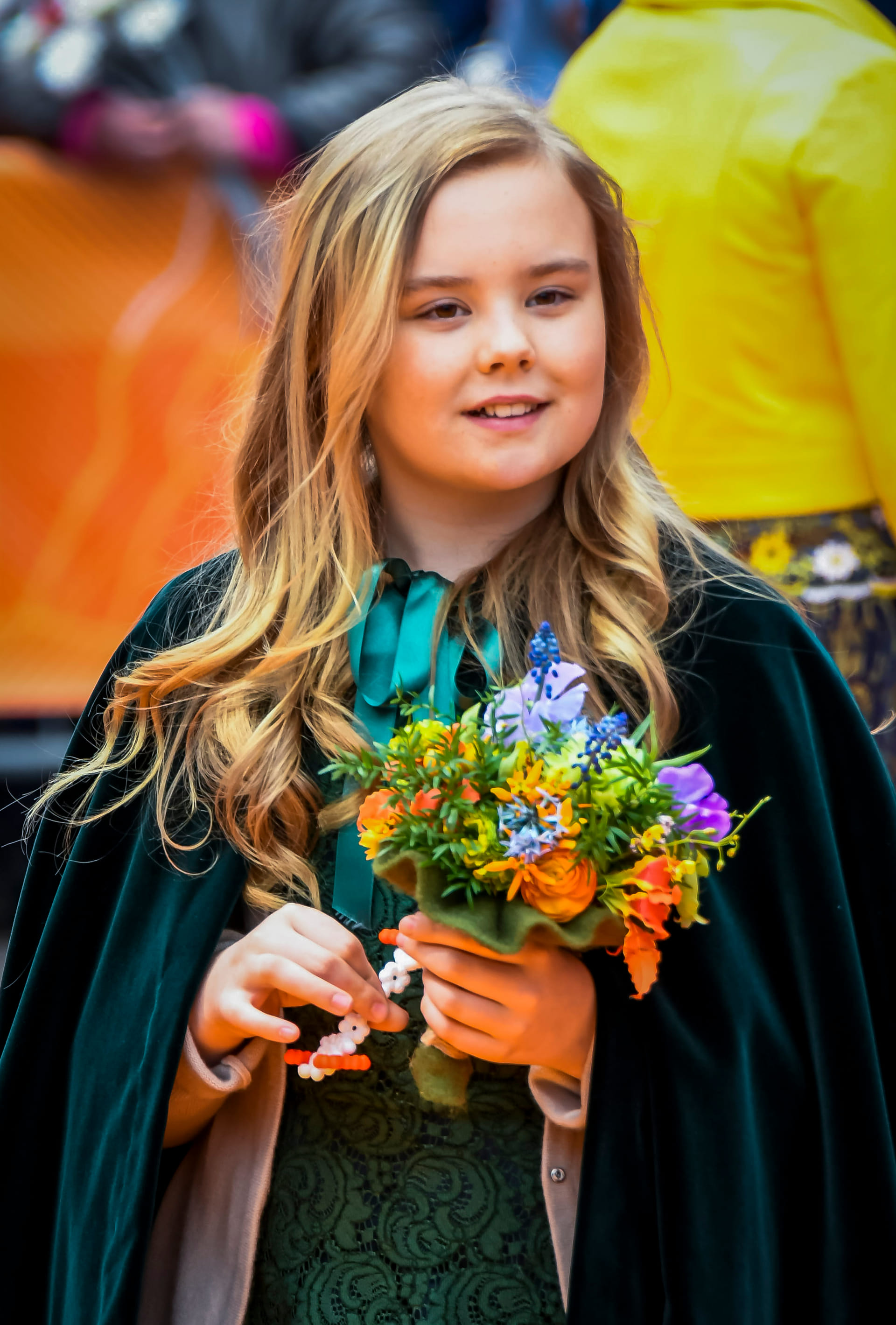 prinses_Ariane_vestje_onder_cape.jpg