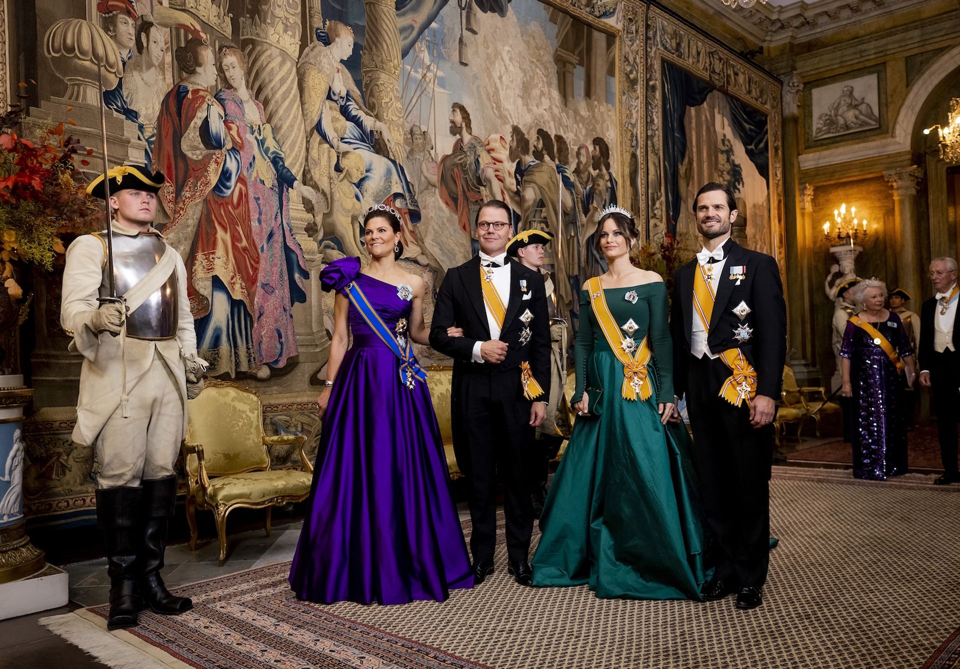 Kroonprinses-Victoria-prins-Daniel-met-Sofia-en-Carl-Philip-staatsbanket