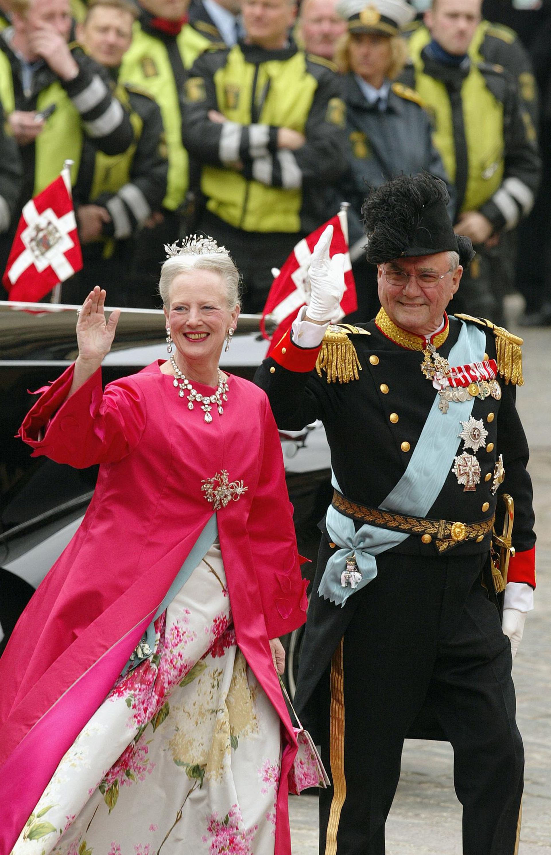 De ouders van de bruidegom: koningin Margrethe en haar man prins Henrik (1934-2018).