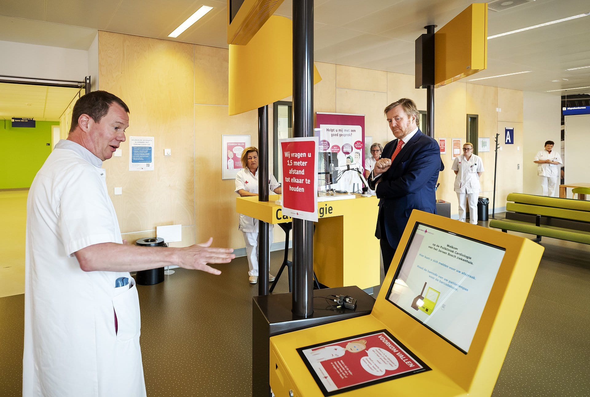 Koning_bezoekt_ziekenhuis_jbz_2.jpg