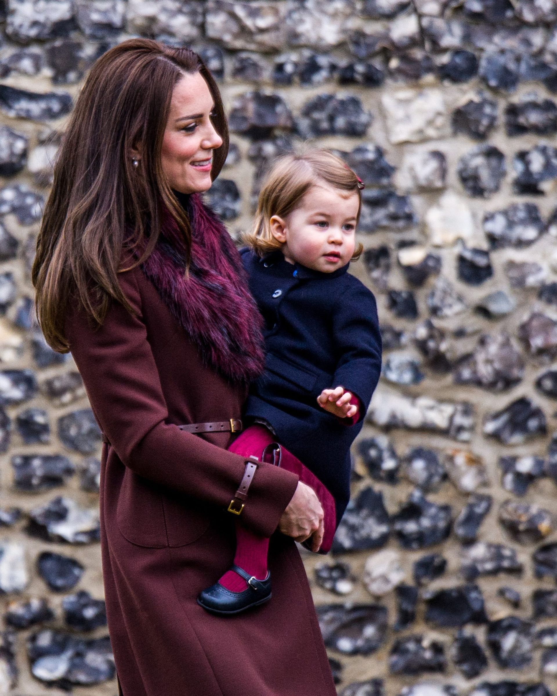 Catherine, hertogin van Cambridge met haar 1-jarige dochter prinses Charlotte in 2016.