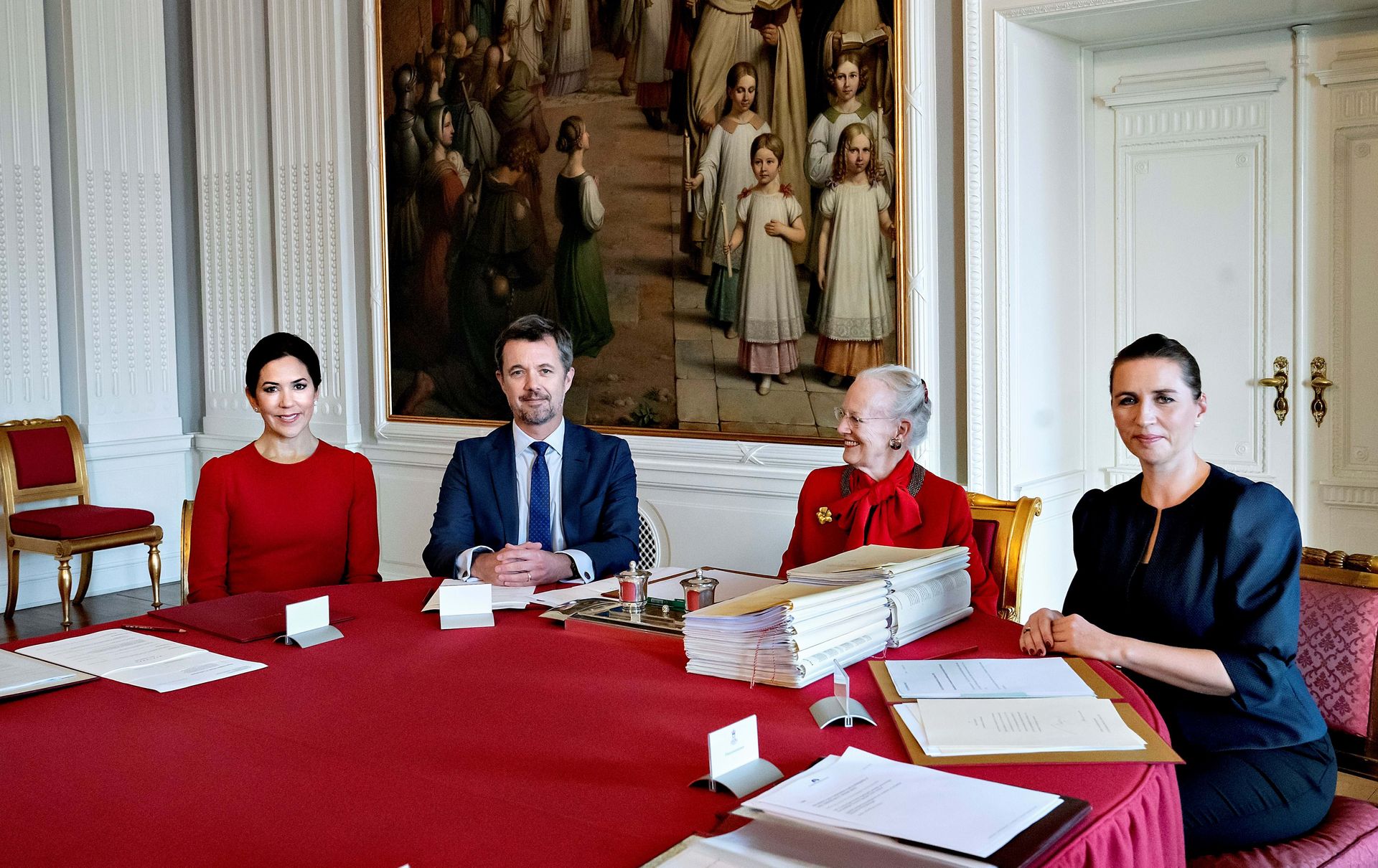 Kroonprinses-Mary-ondertekening-verklaring-regentes