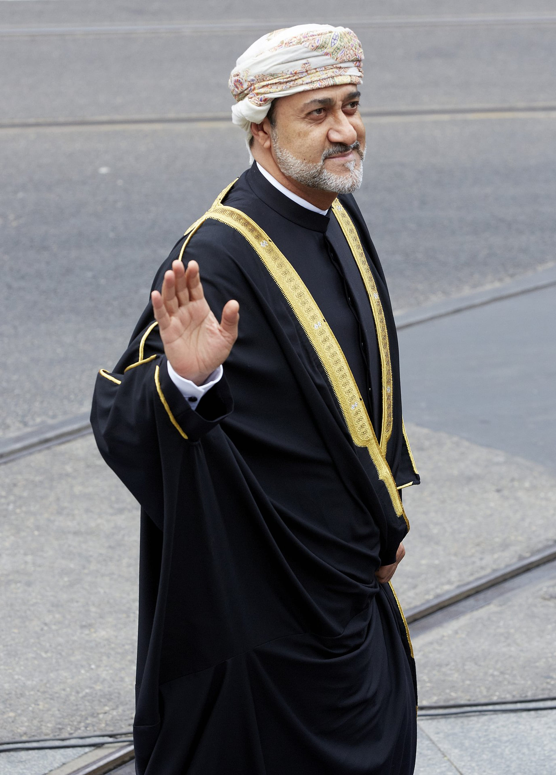 Haitham arriveert bij de Nieuwe Kerk in Amsterdam voor de inhuldiging van koning Willem-Alexander.