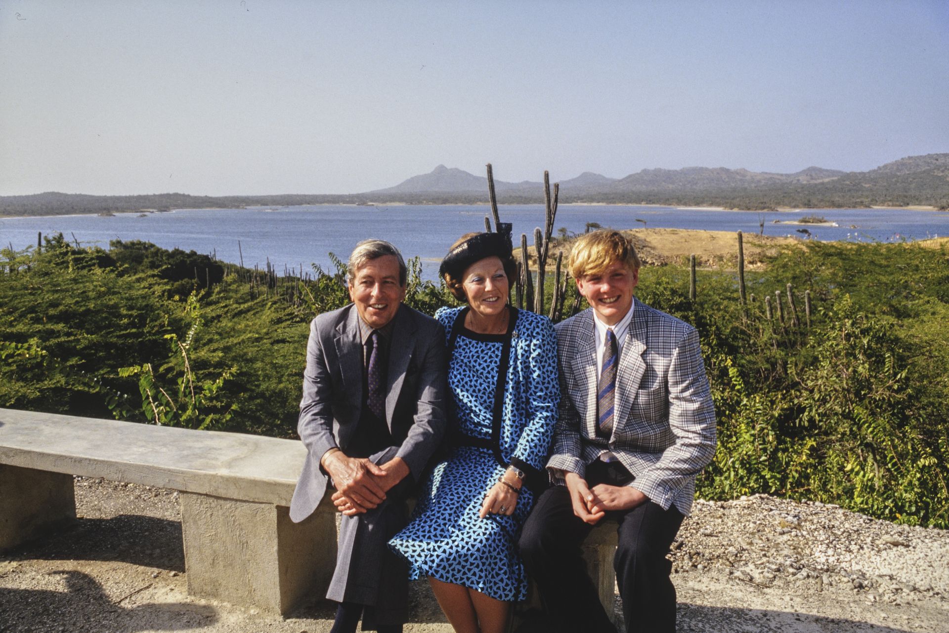 Prinses Beatrix, prins Claus en koning Willem-Alexander op Bonaire