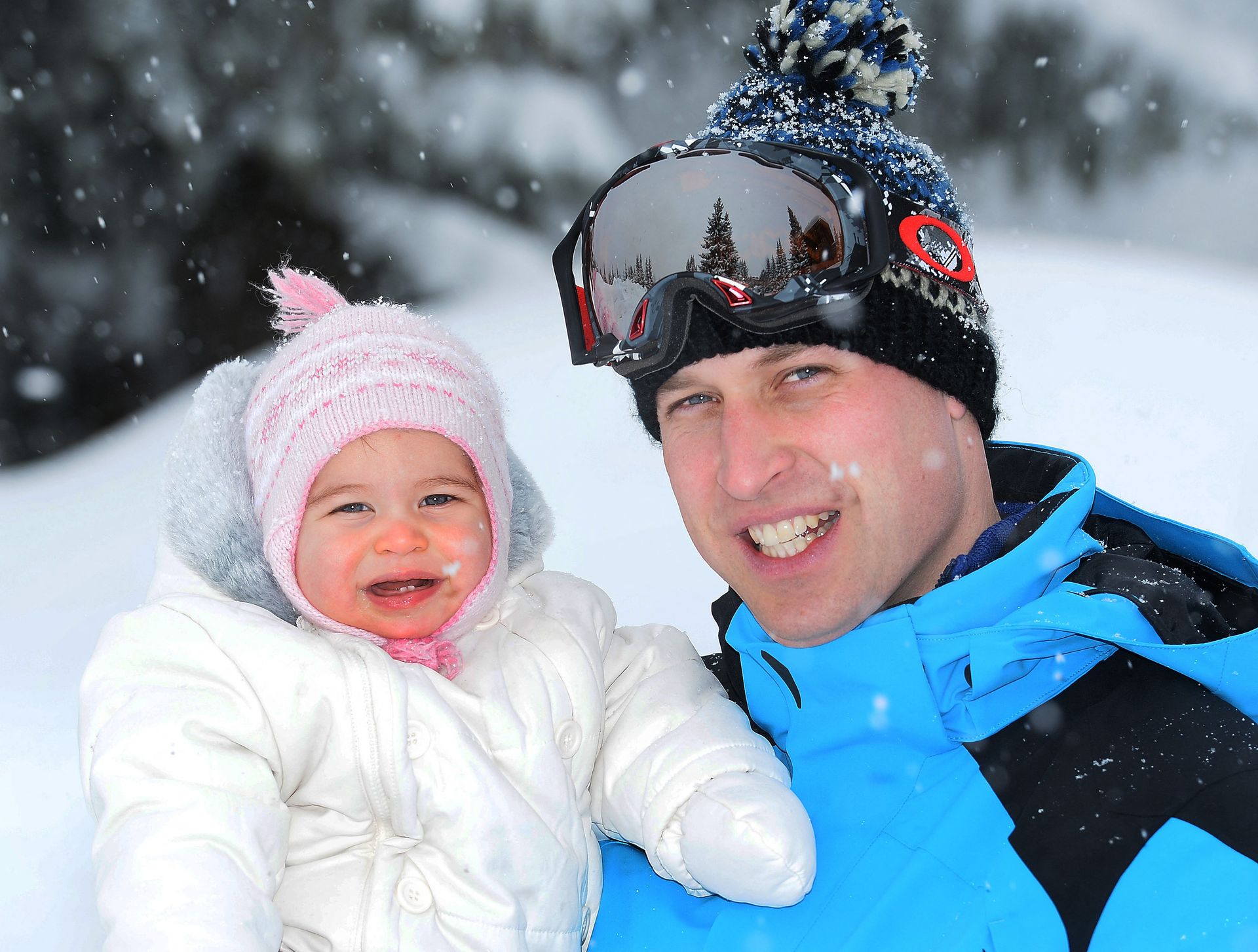 2016 - Prins William en prinses Charlotte in de sneeuw tijdens een vakantie in de Franse Alpen