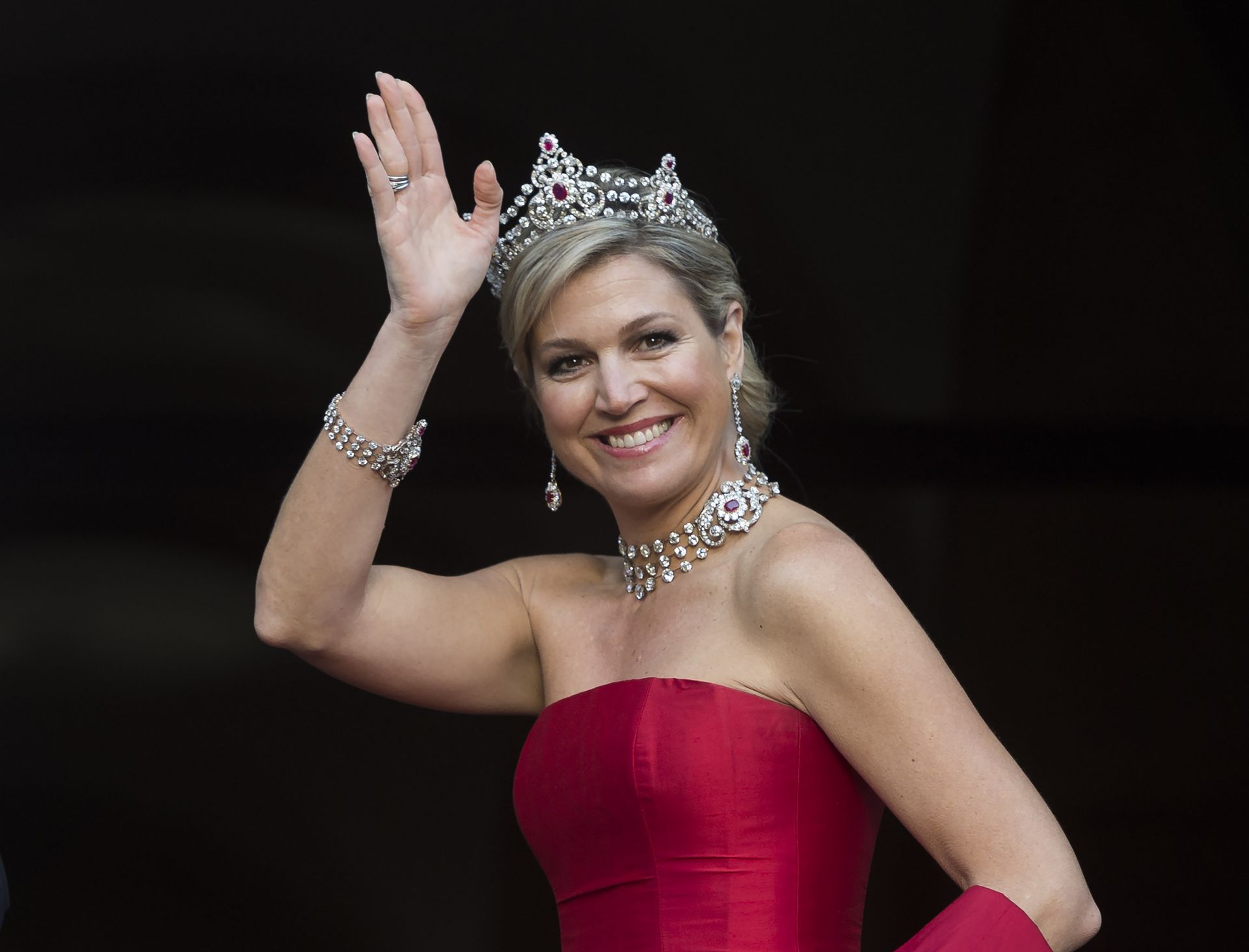 2014 - Koningin Máxima komt aan bij het paleis op de Dam, waar het koningspaar leden van het Corps Diplomatique ontvangt voor het jaarlijkse galadiner.
