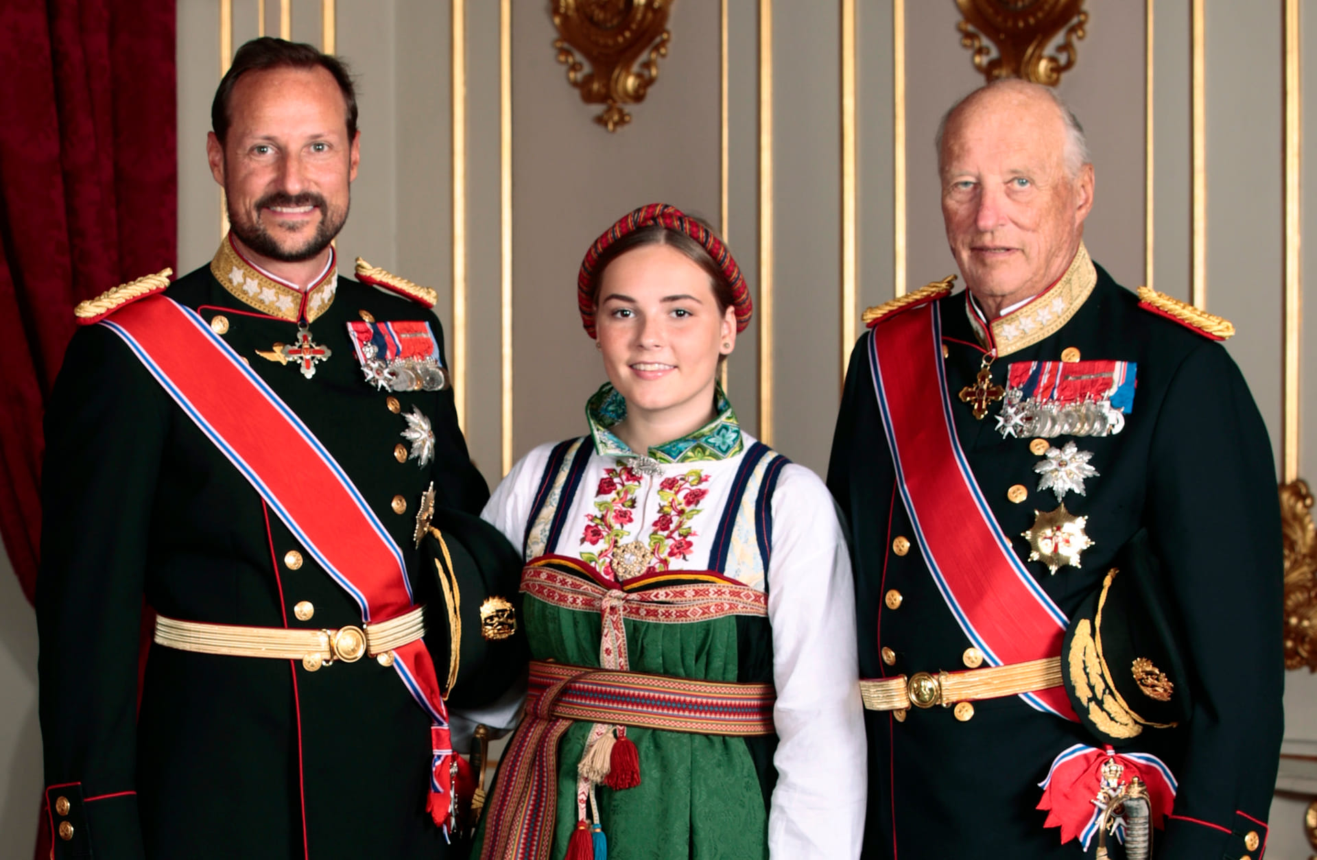 Drie generaties. Een portret gemaakt na de confirmatie van prinses Ingrid Alexandra, 31 augustus