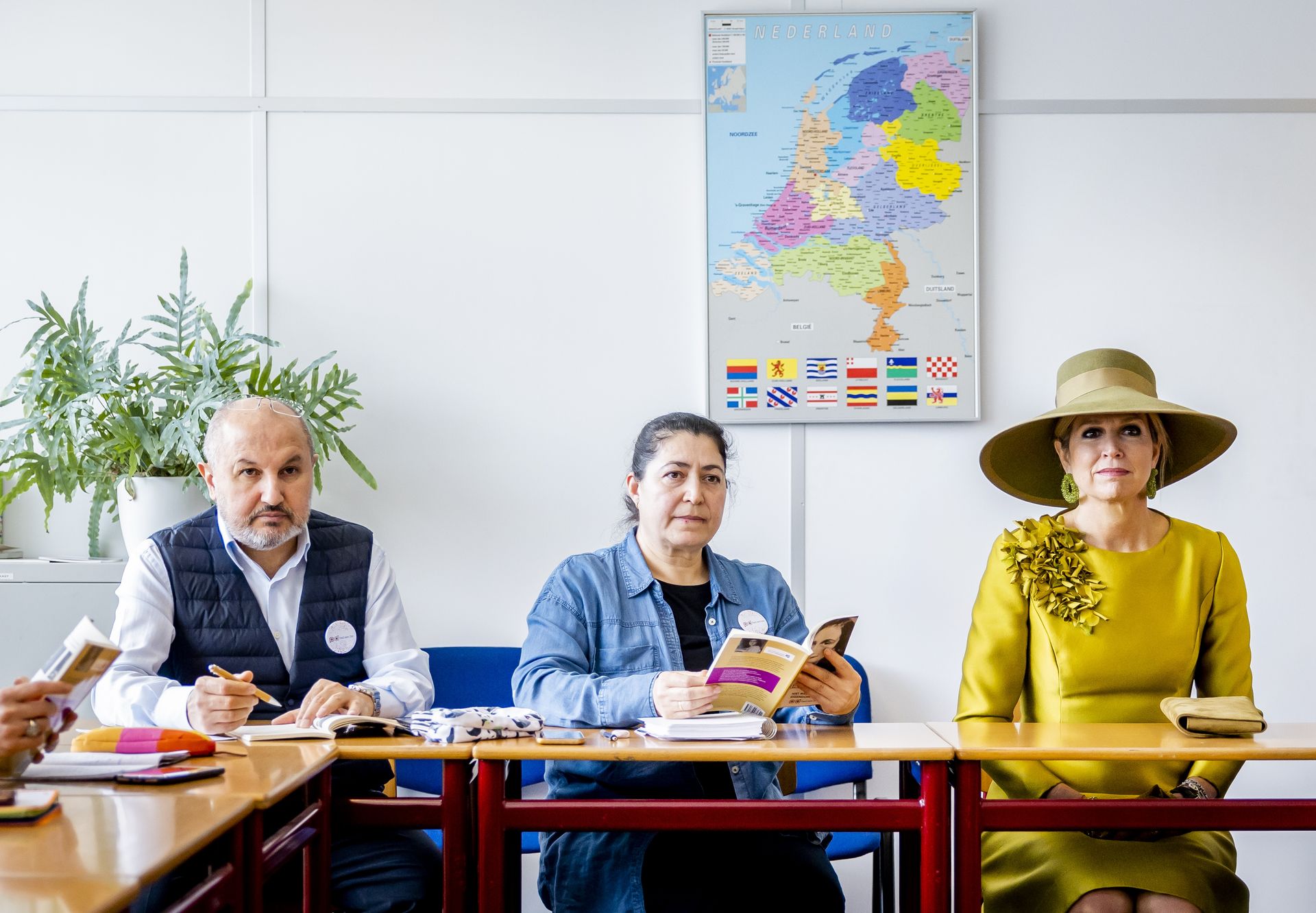 Koningin Máxima woont een les bij van Stichting Taal aan Zee in Den Haag