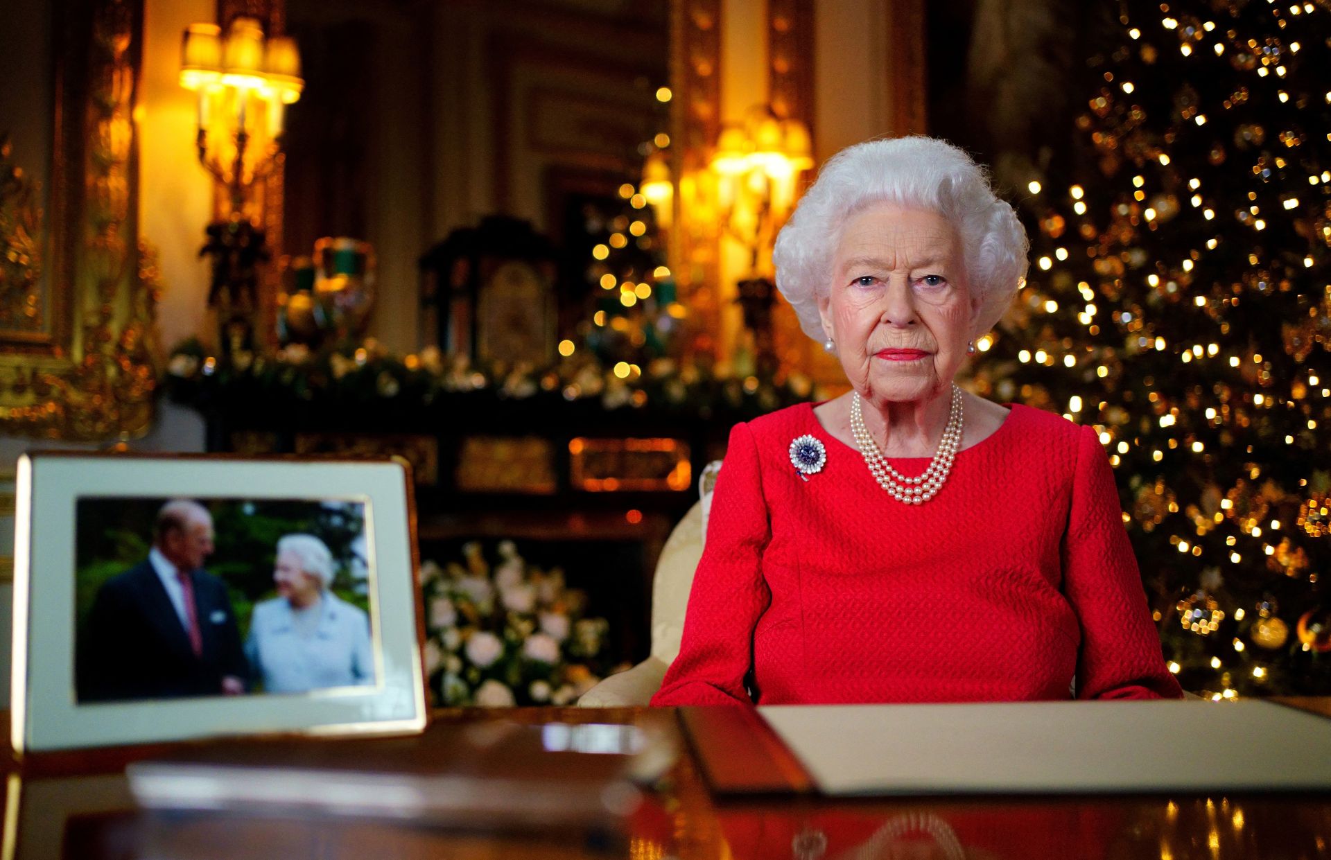 Koningin Elizabeth deelt haar kerstboodschap in Windsor Castle tijdens de pandemie in 2021.