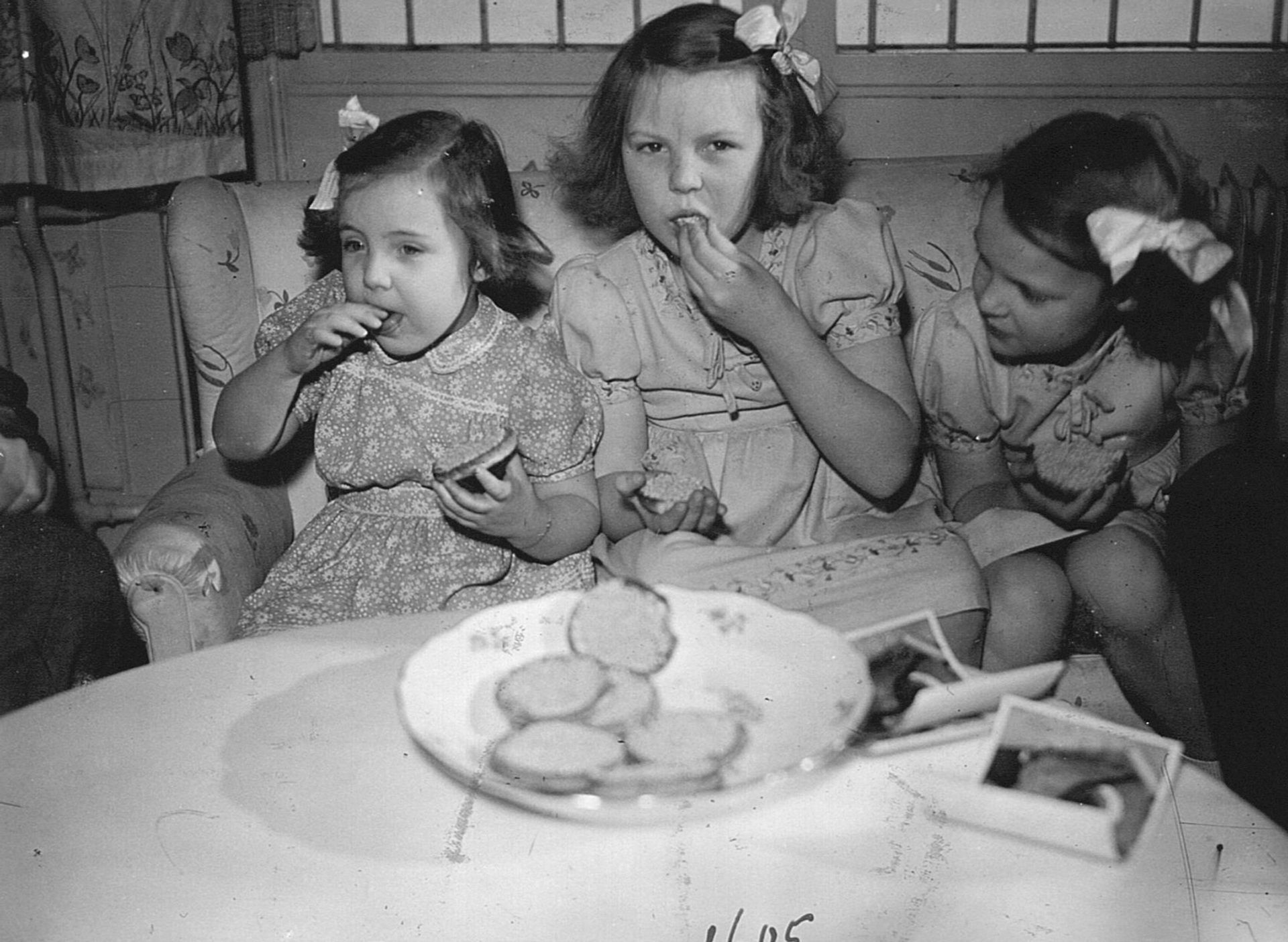 Beatrix met zussen in 1947