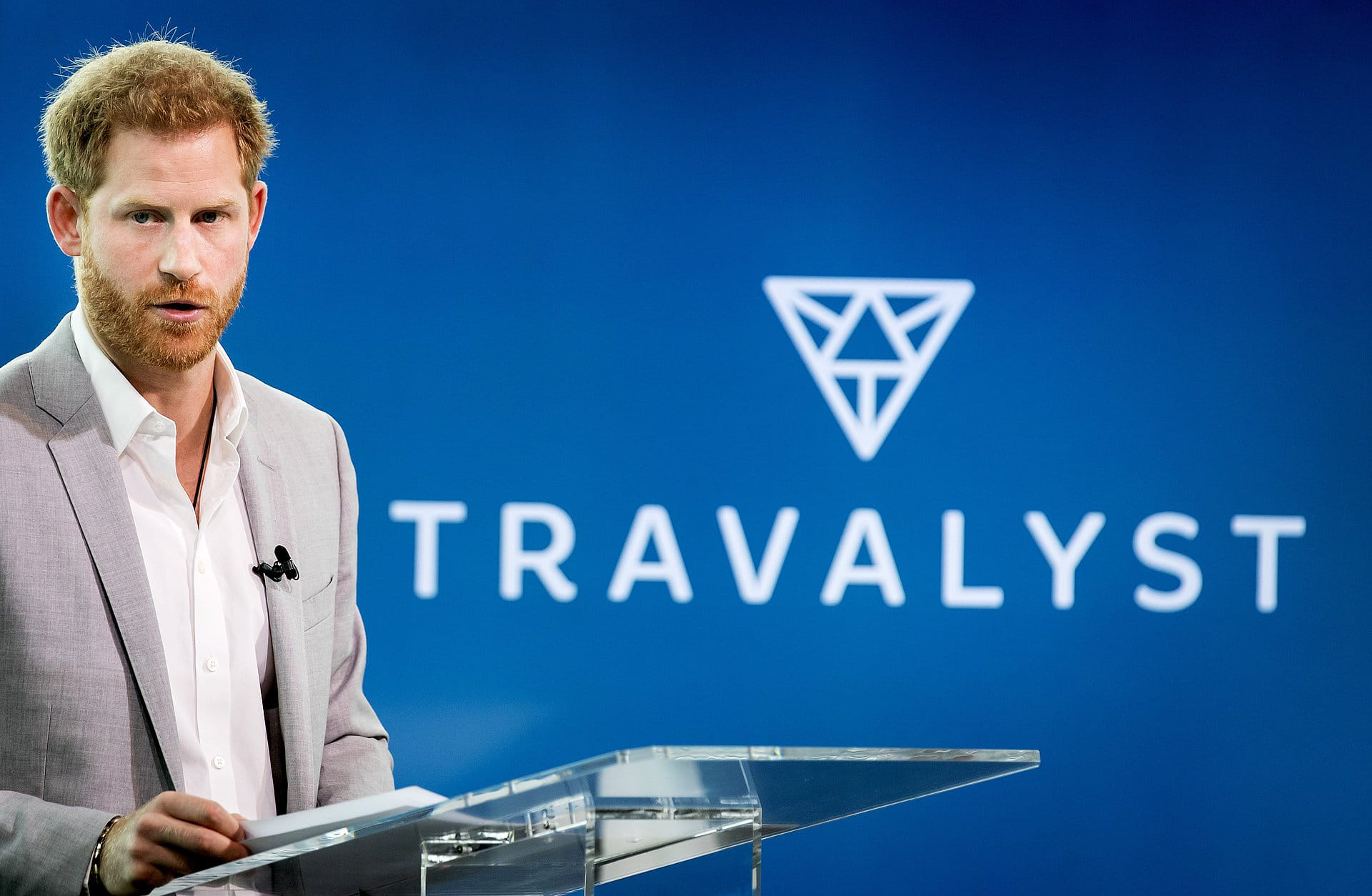 Harry_geeft_speech_bij_Travalyst.jpg