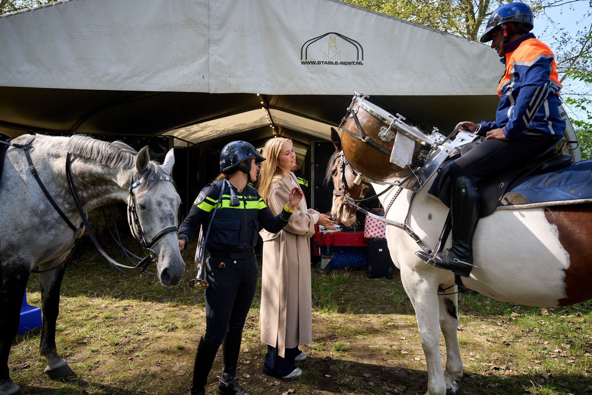 bezoek PvO Ere-escortes 7