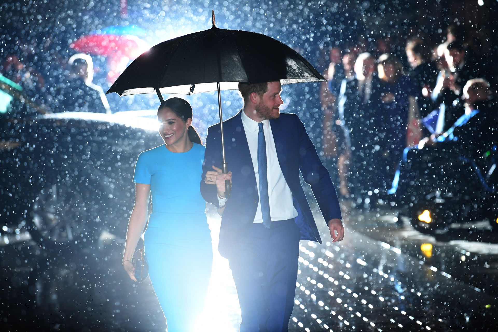 Harry en Meghan paraplu