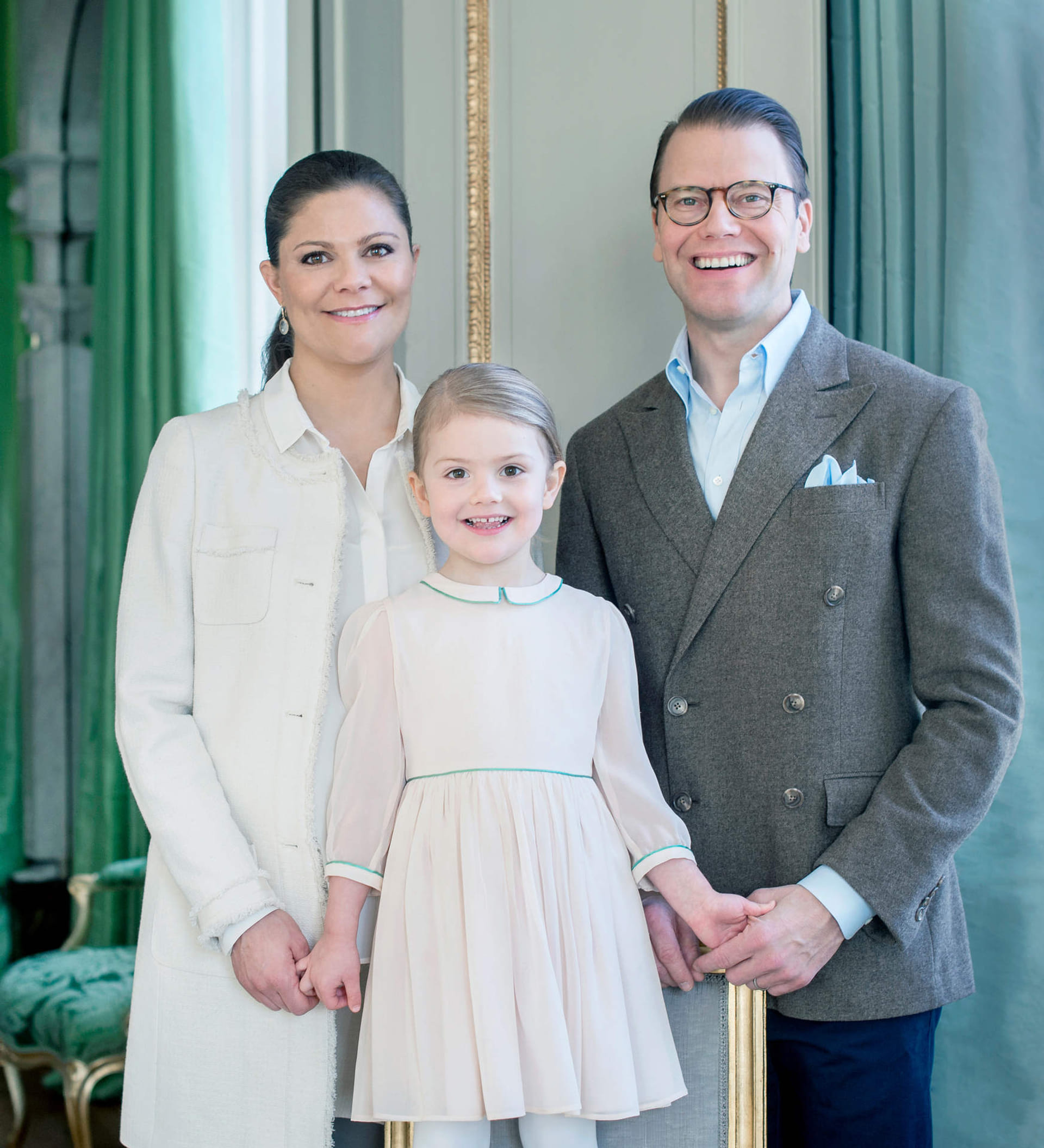 Victoria-Daniel-Estelle.jpg