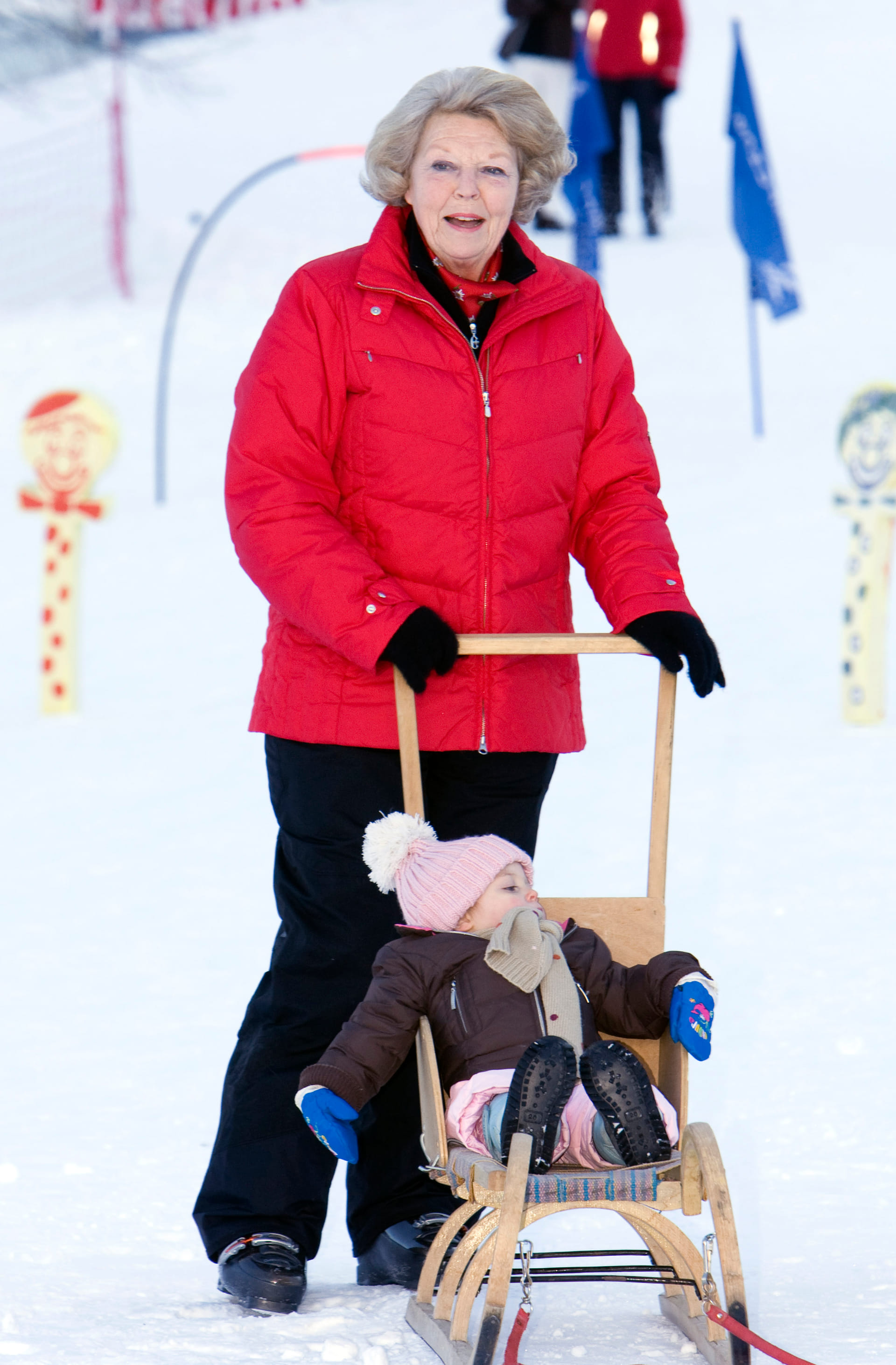 Beatrix met kleindochter Leonore, het derde kind van prins Constantijn en prinses Laurentien (2008).