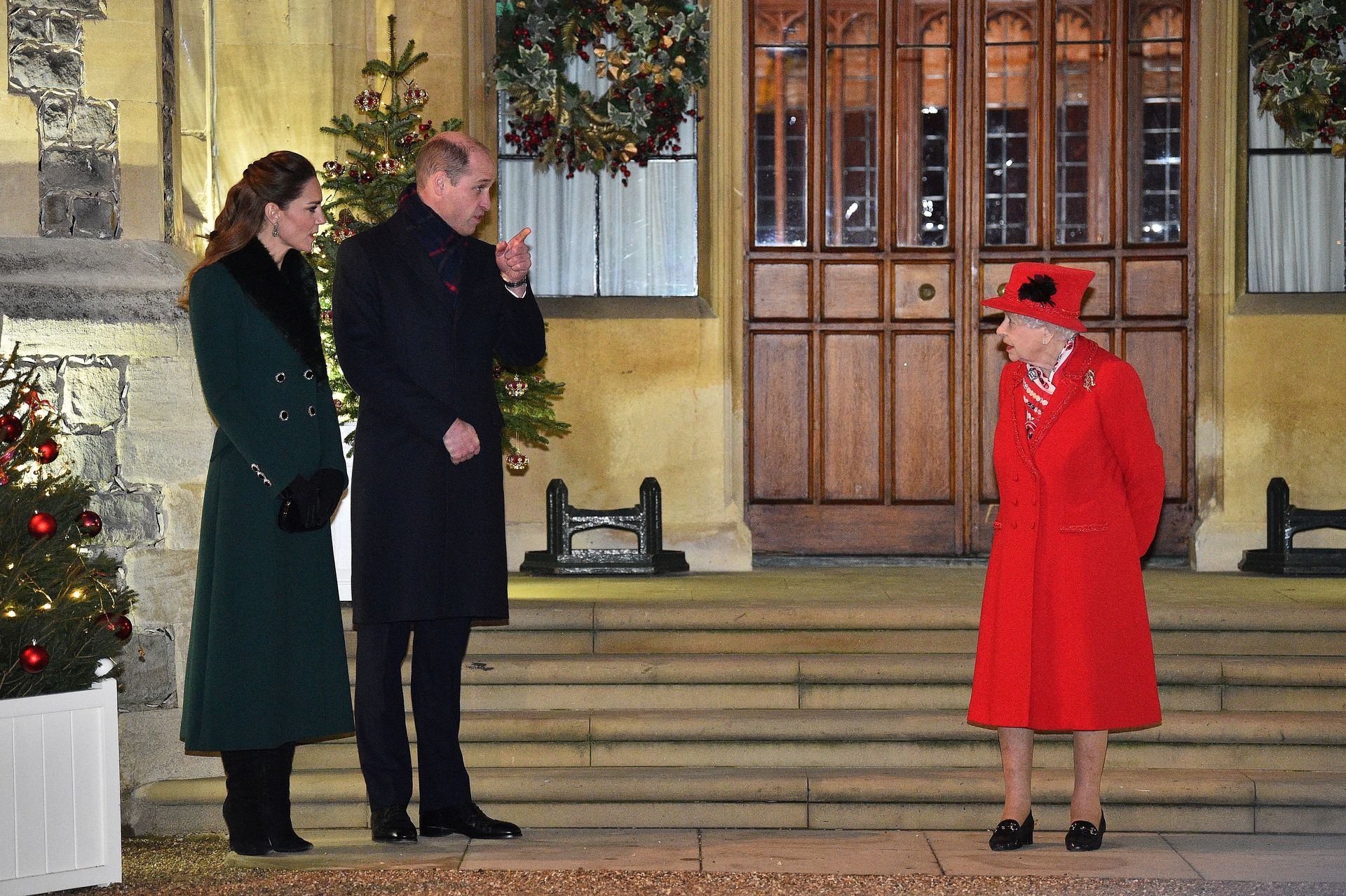 Op 8 december 2020 bedanken koningin Elizabeth, prins William, Catherine, de prinses van Wales vrijwilligers voor het werk dat ze deden tijdens de Coronapandemie.