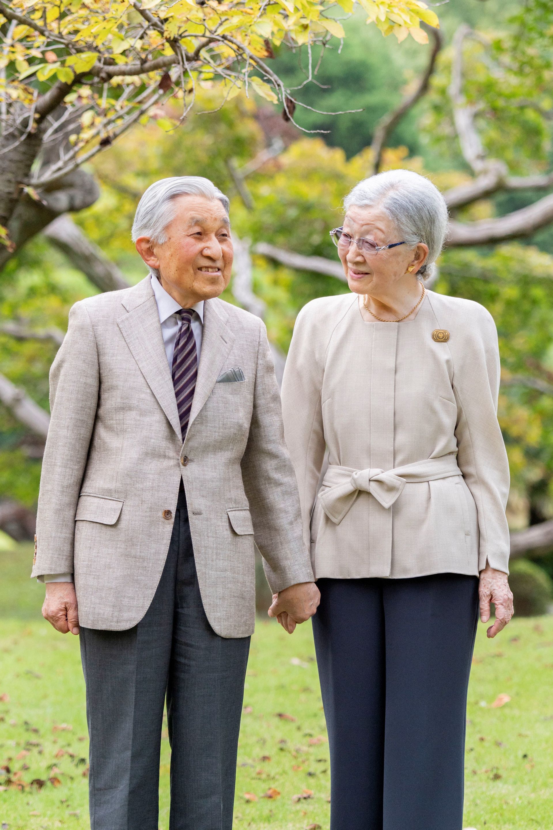 Akihito-en-Michiko-2022-4
