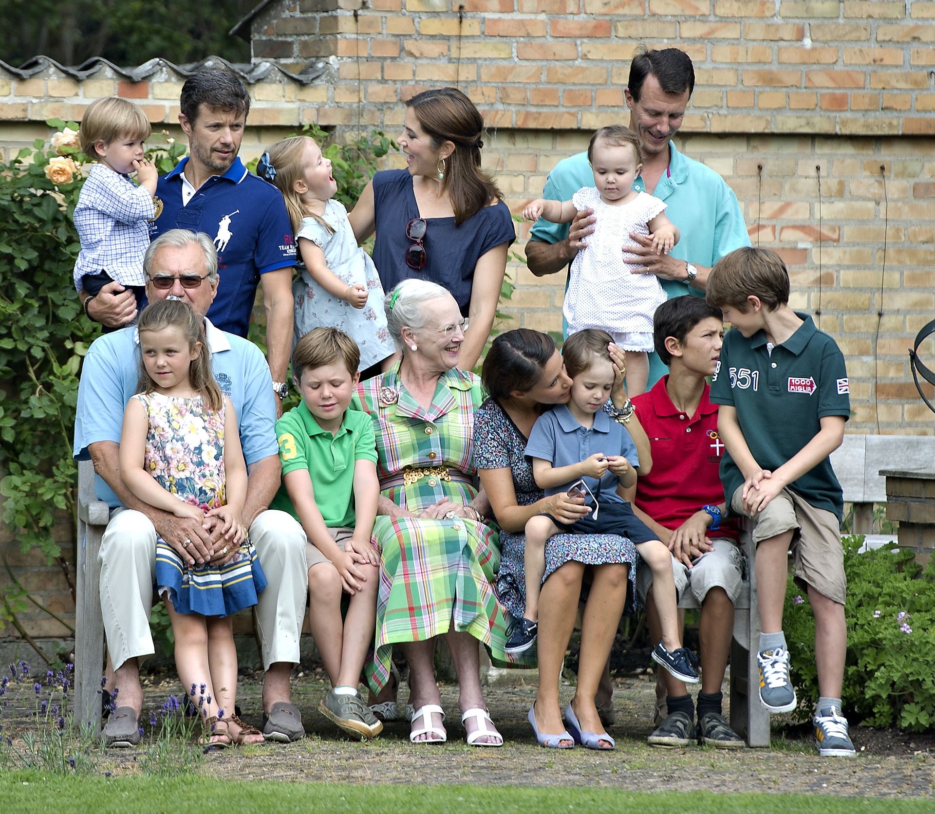 De Deense koninklijke familie samen bij het Gråsten Paleis in 2013