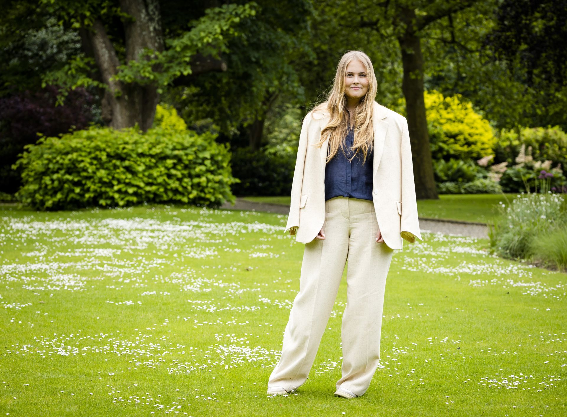 Prinses Amalia verschijnt in een frisse look.