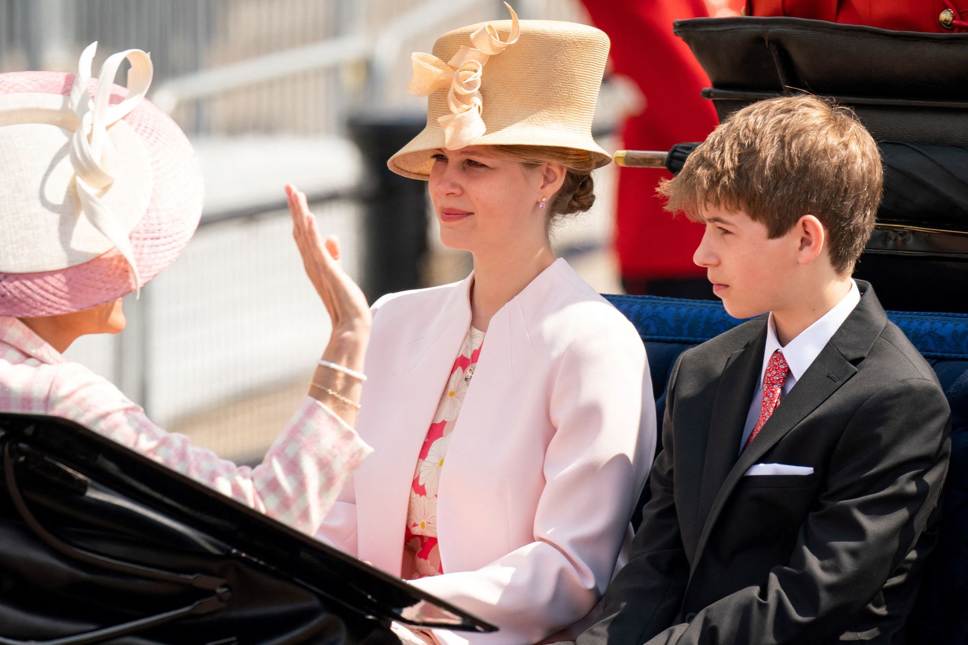 Lady Louise en James trooping the colour
