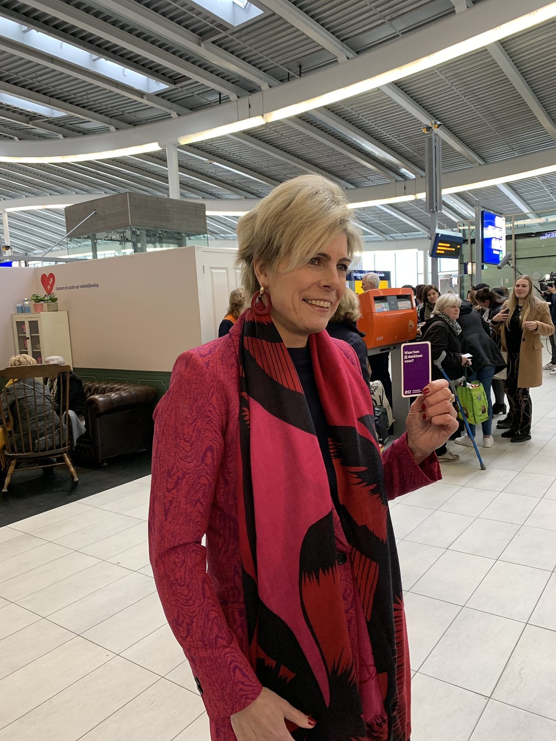 Prinses Laurentien beantwoordt één van de veertig vragen van de EO gesprekskaartjes.