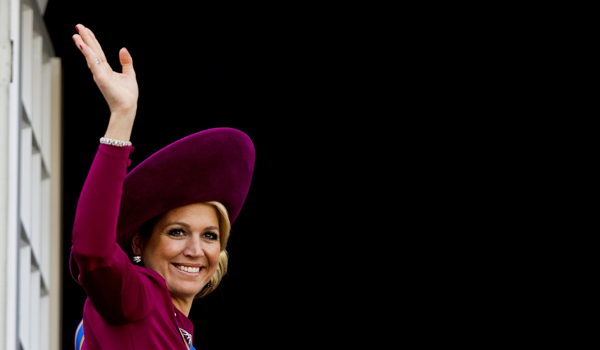 2012 - Prinses Máxima zwaait op Prinsjesdag naar het publiek vanaf het balkon van paleis Noordeinde in Den Haag