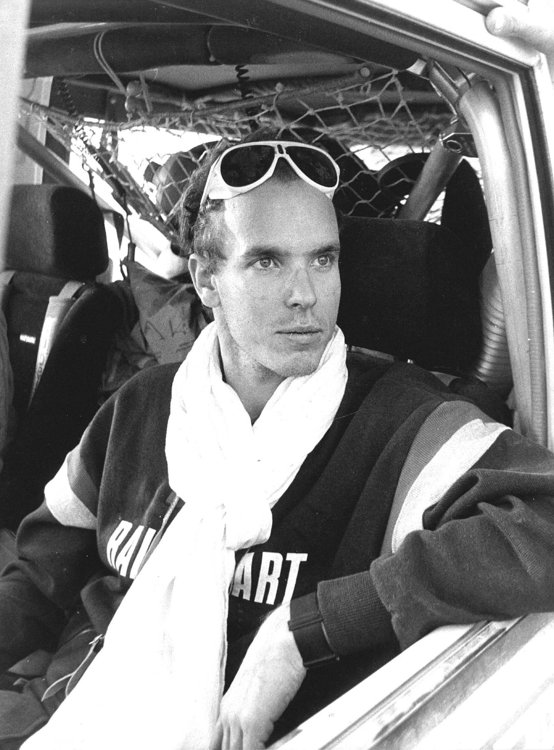 Prins Albert tijdens de Parijs-Dakar Rally in 1985