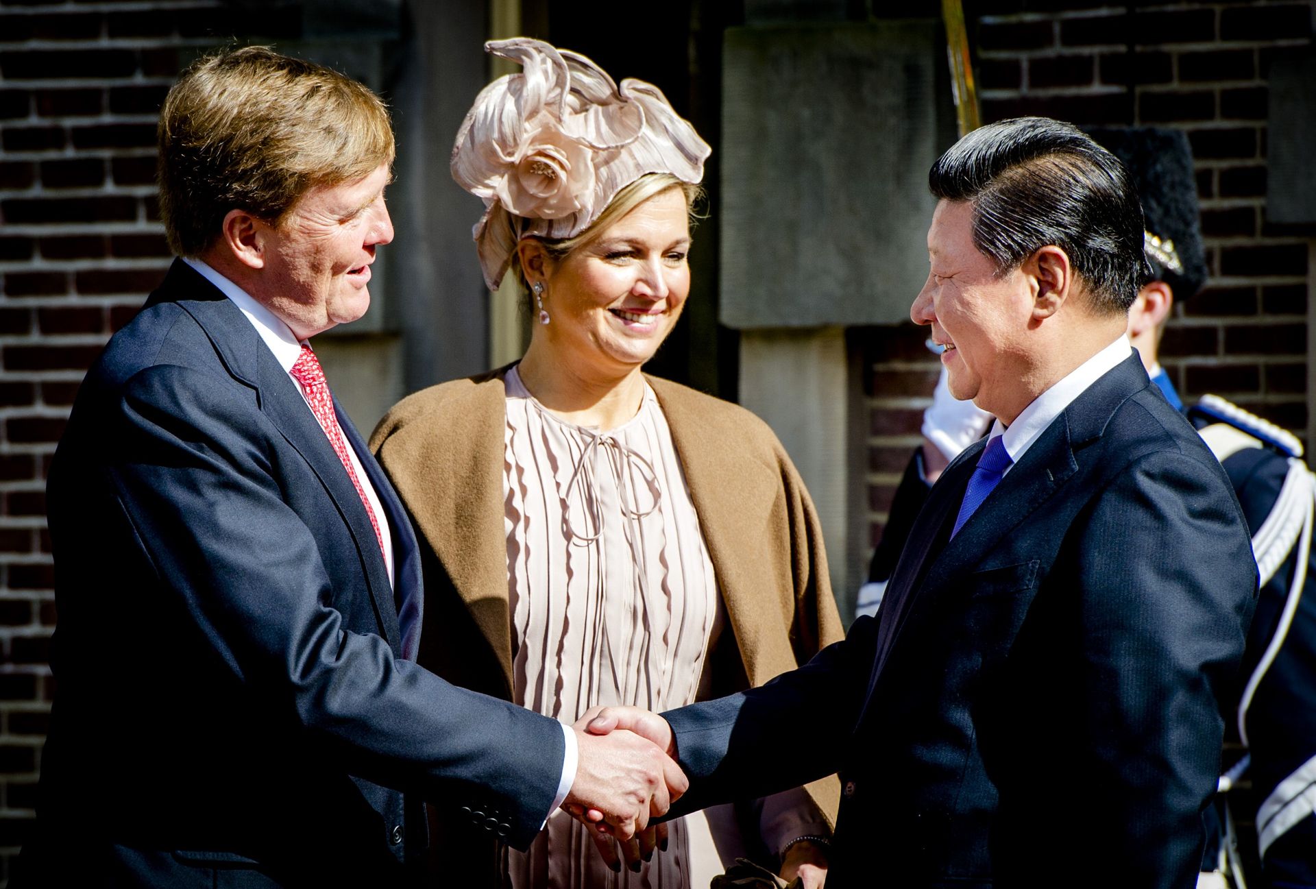 Koning Willem-Alexander en koningin Máxima met Chinese president Xi Jinping in 2014