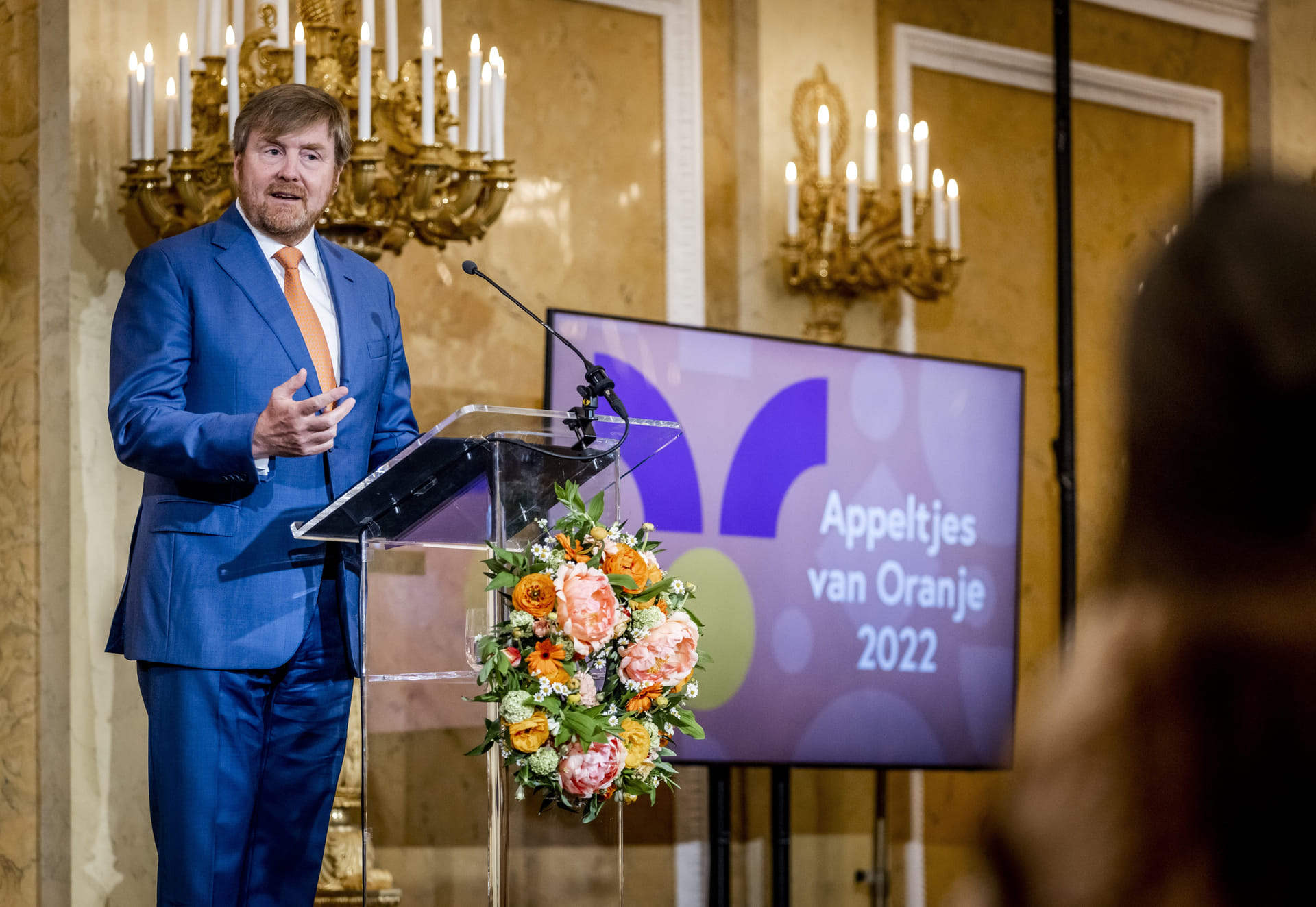 Koning_uitreiking_Appeltjes_van_Oranje