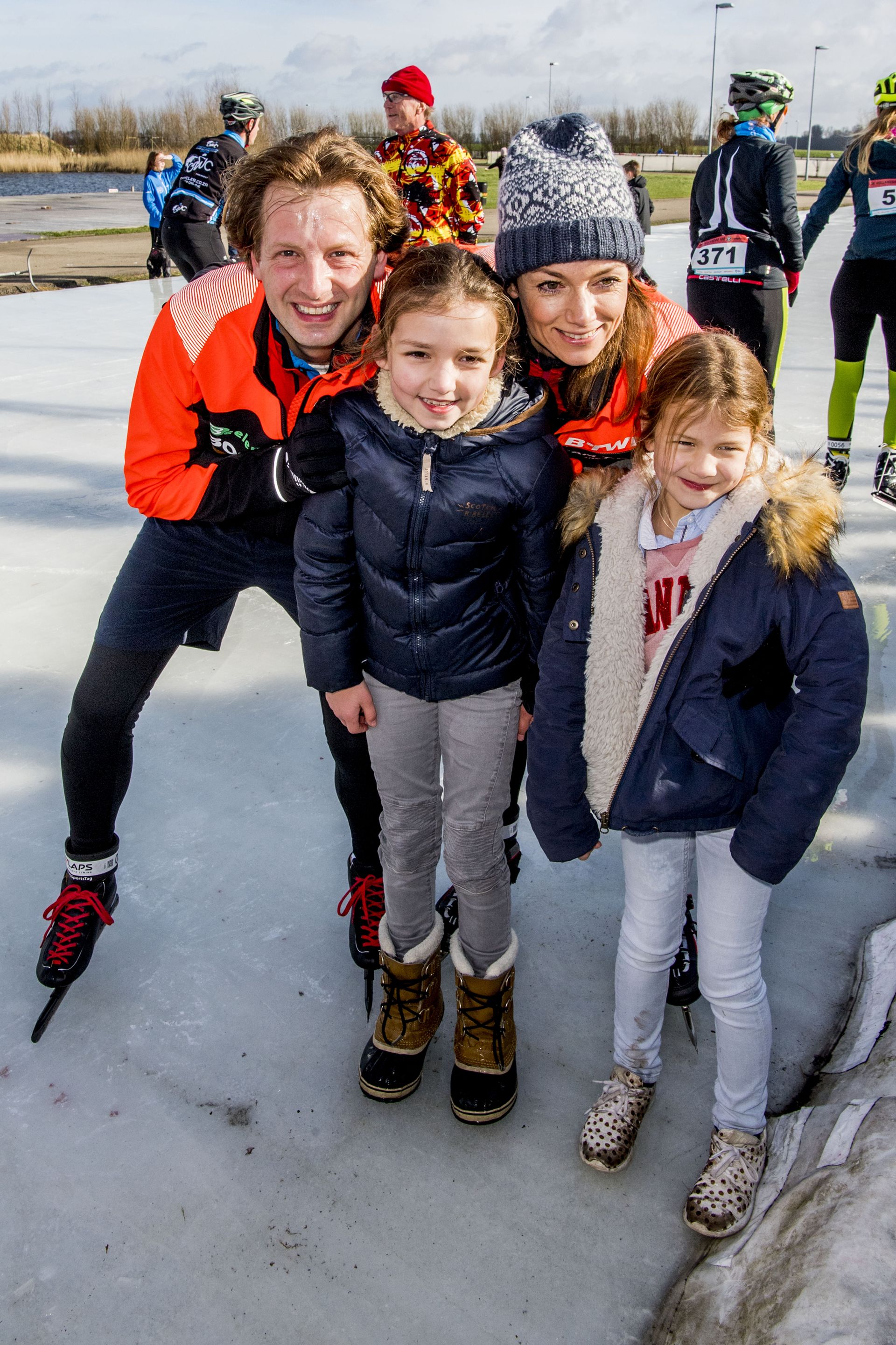 Prins Floris Aimée met hun twee dochters Hollandse 100 in 2017.