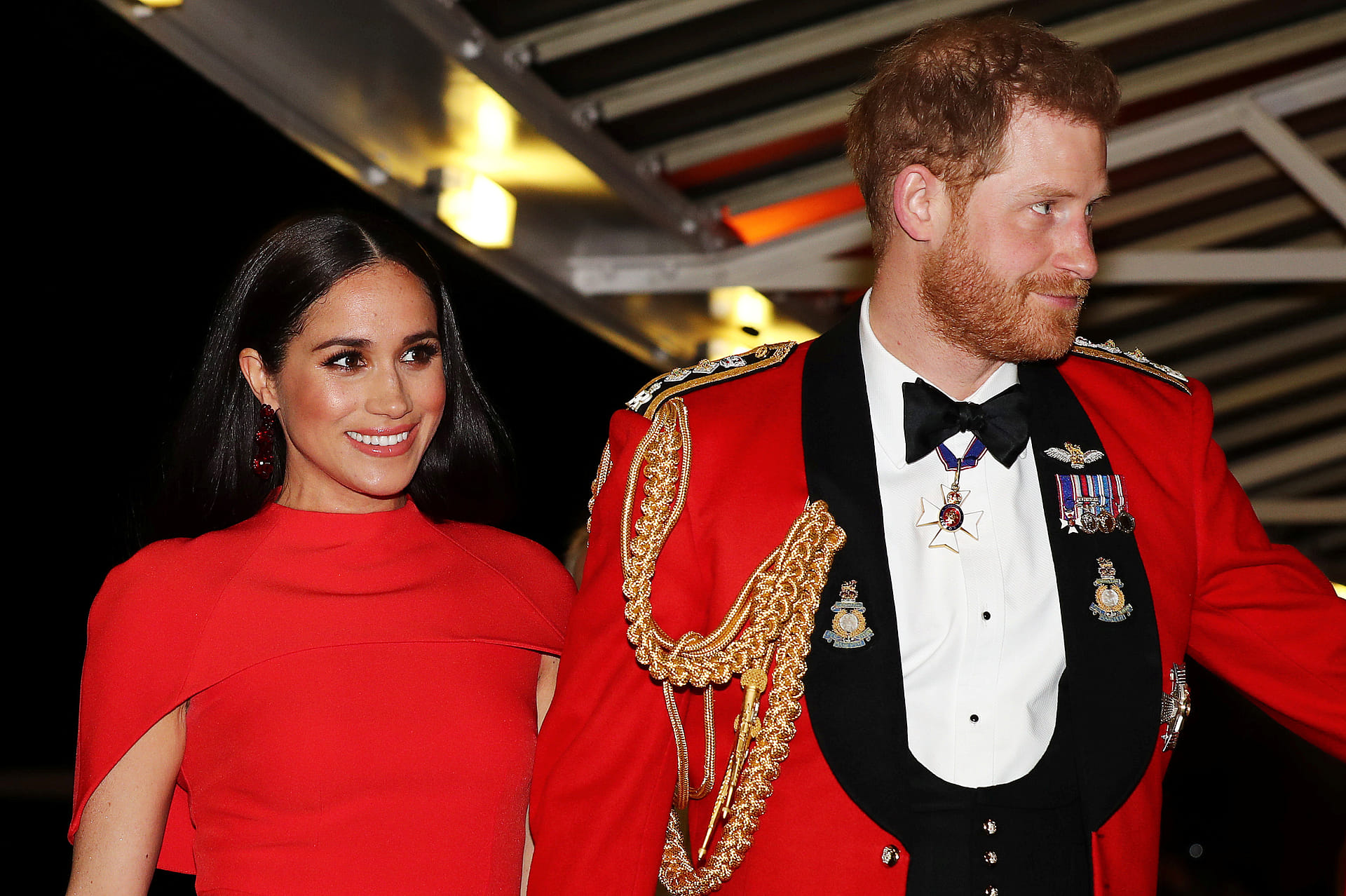 Harry_Meghan_rood.jpg