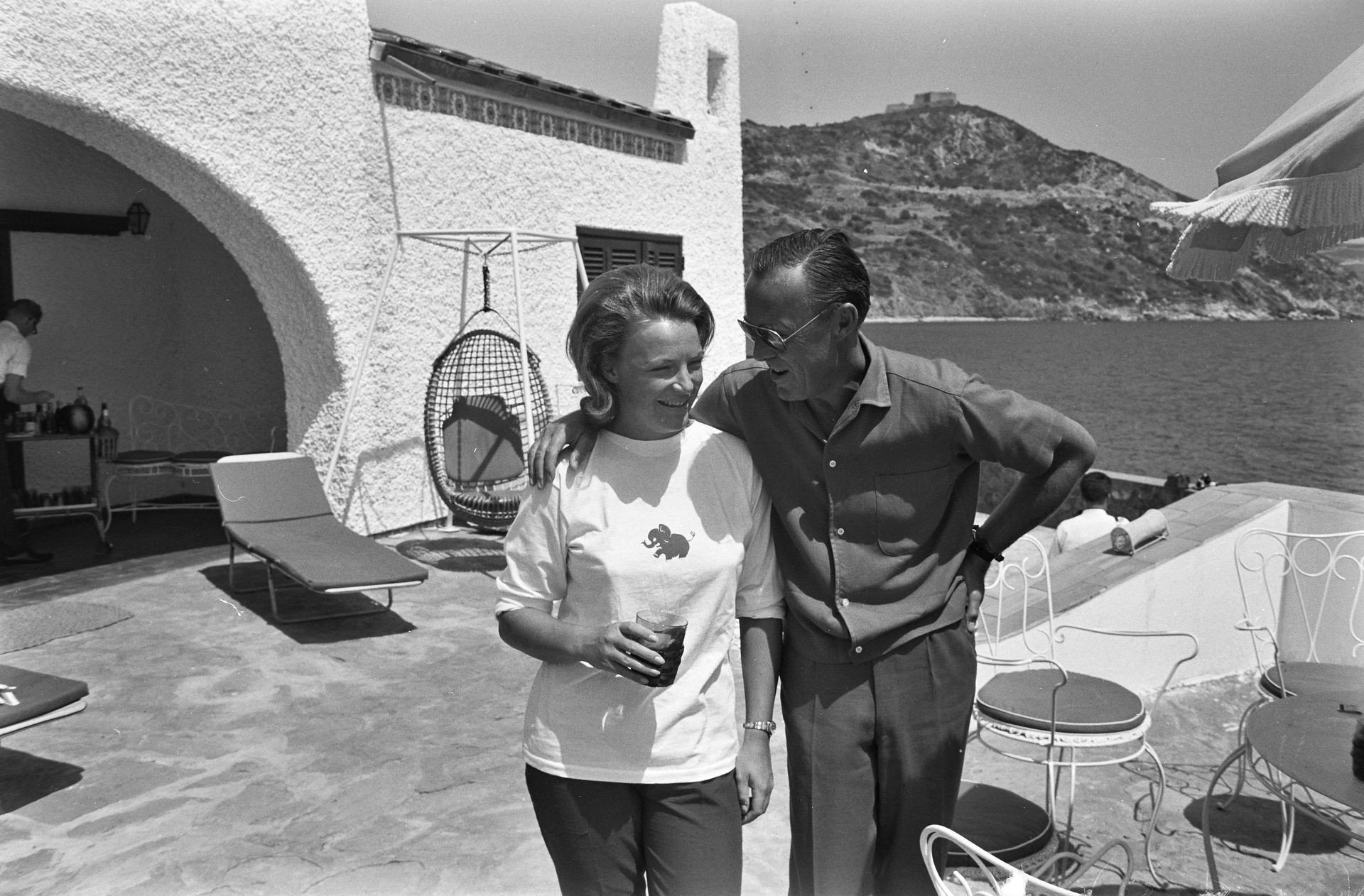 Prins Bernhard en prinses Irene bij L'Elefante Felice in 1963.