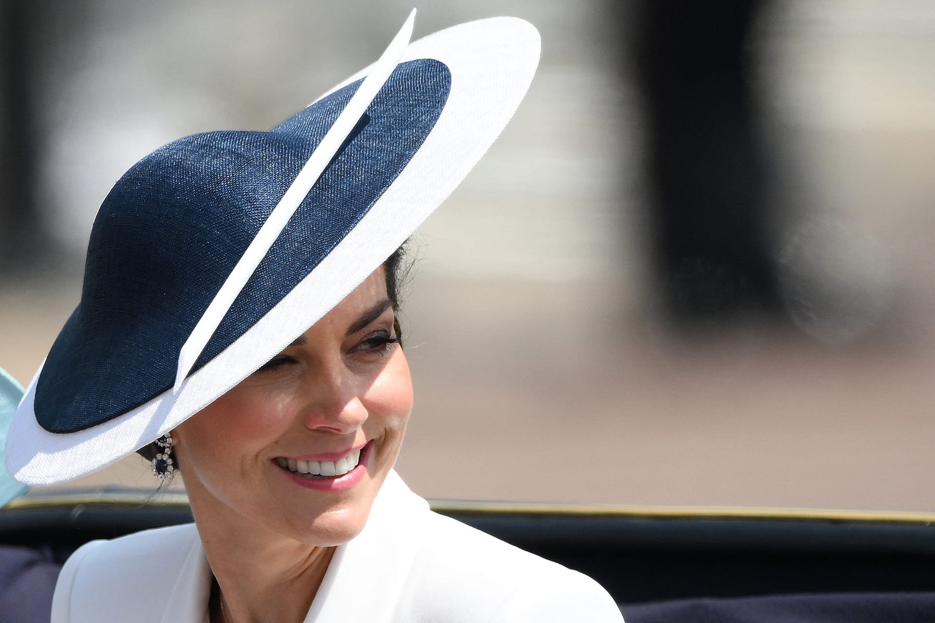 Hertogin_Catherine_hoed_Trooping_the_Colour