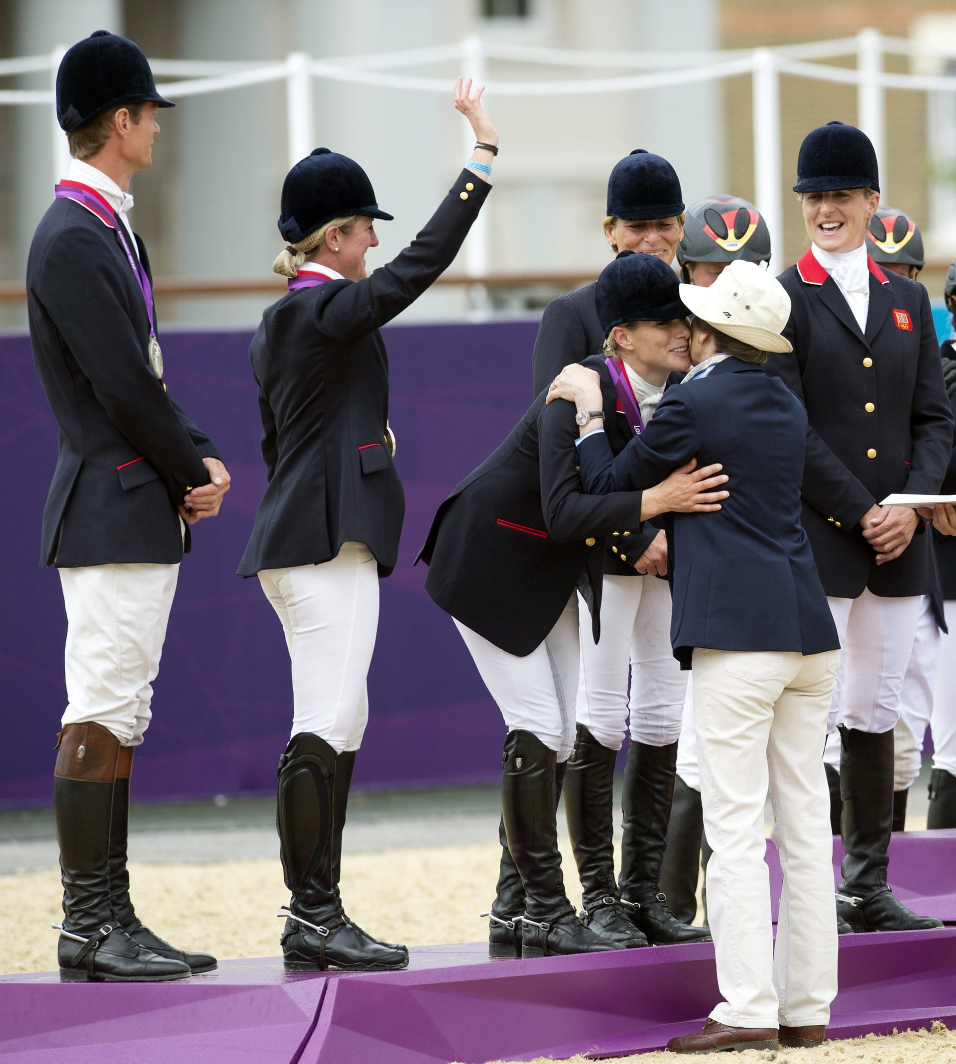 Anne met haar dochter Zara Tindall op de Olympische Spelen in 2012.