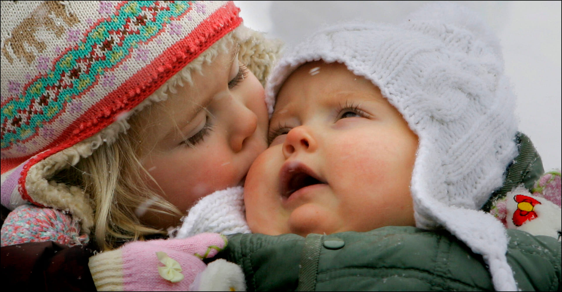 Een lieve foto van Amalia en Alexia in 2006.
