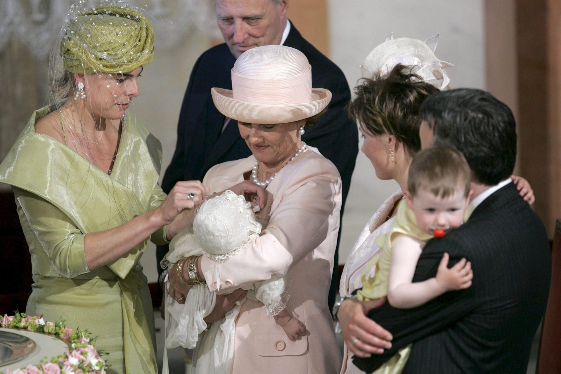 Leah Behn op 16 juni 2005. Links is ook haar peettante, prinses Laurentien, te zien.