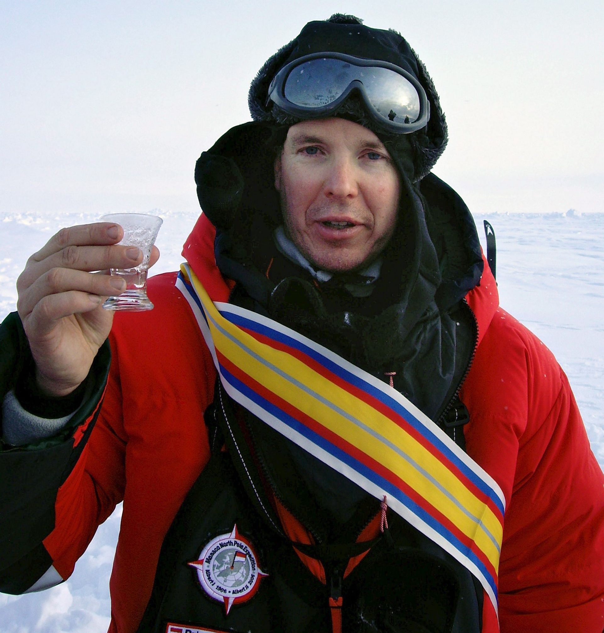 Prins Albert tijdens zijn expeditie op de Noordpool in 2006