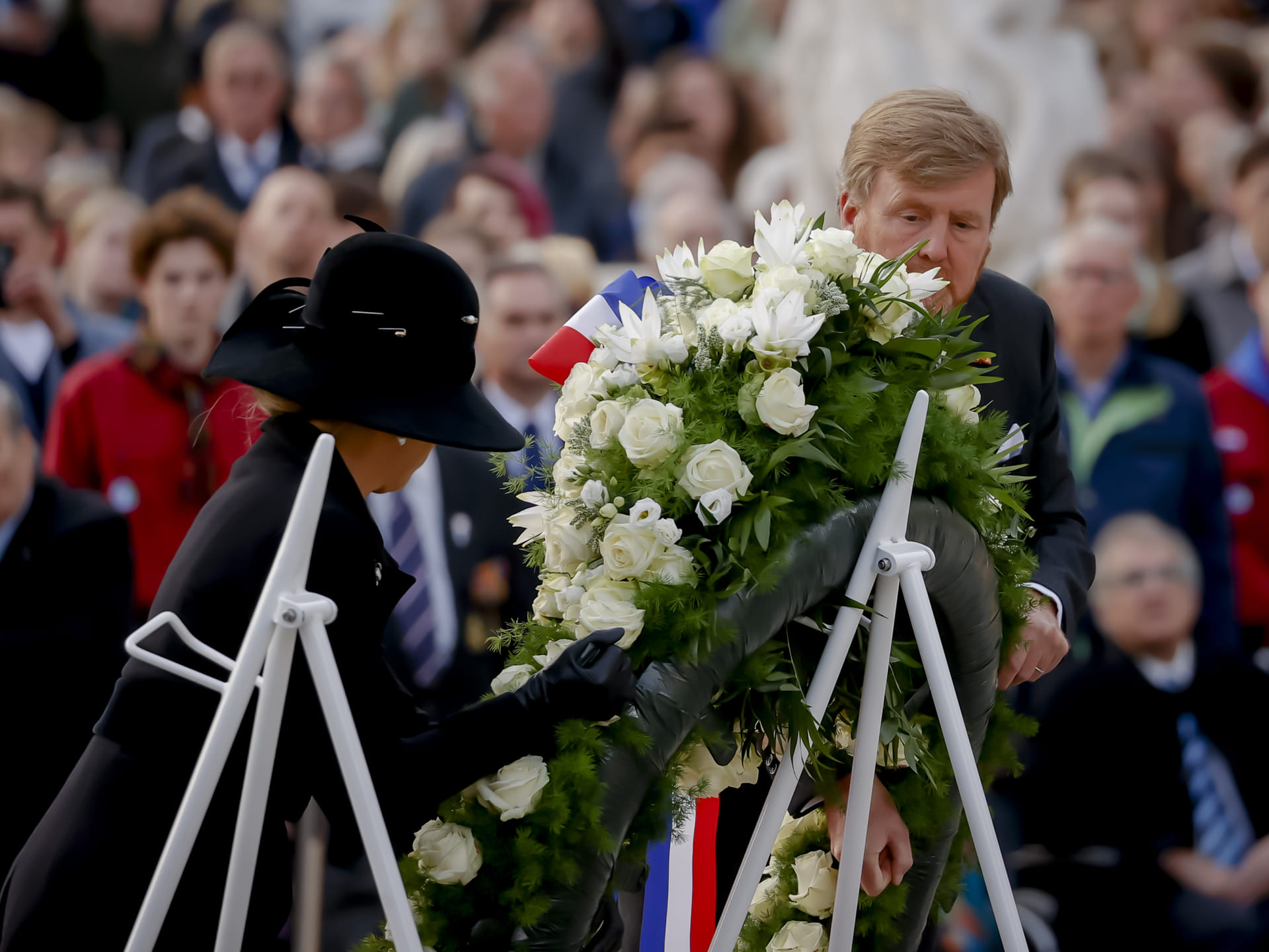 Koningspaar_kranslegging_dodenherdenking_Dam_2022